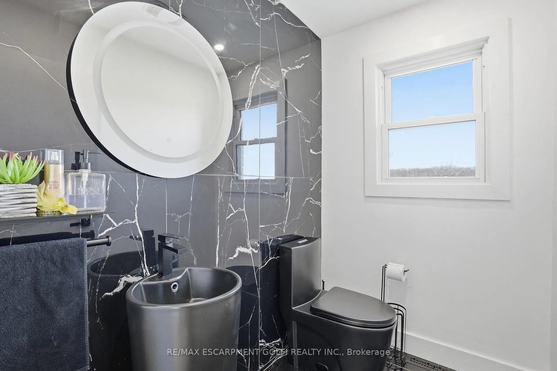 Photo 21 of 296 Ridge Road W, Grimsby, Grimsby Escarpment — HOMEH
