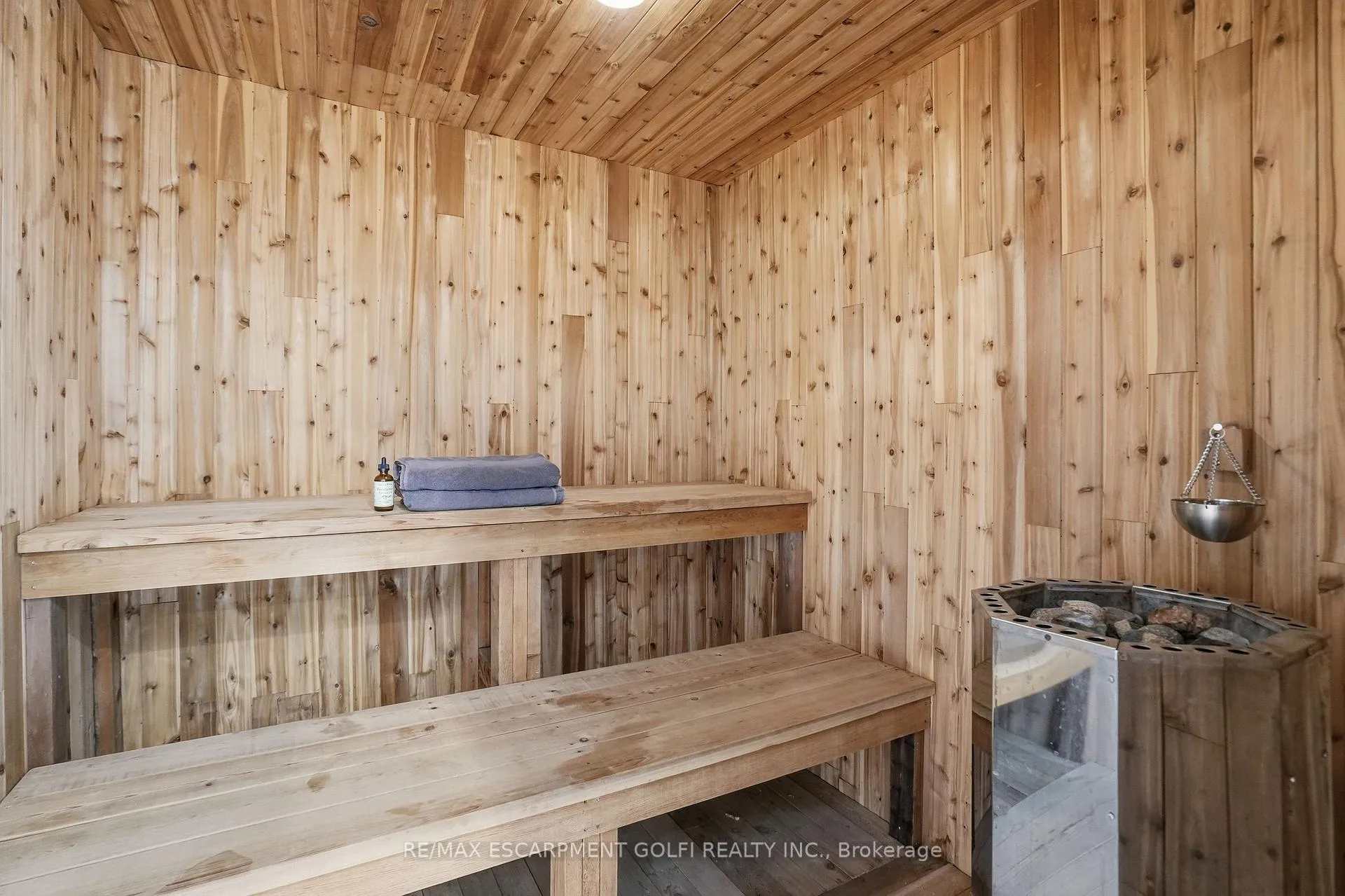 Photo 39 of 296 Ridge Road W, Grimsby, Grimsby Escarpment — HOMEH