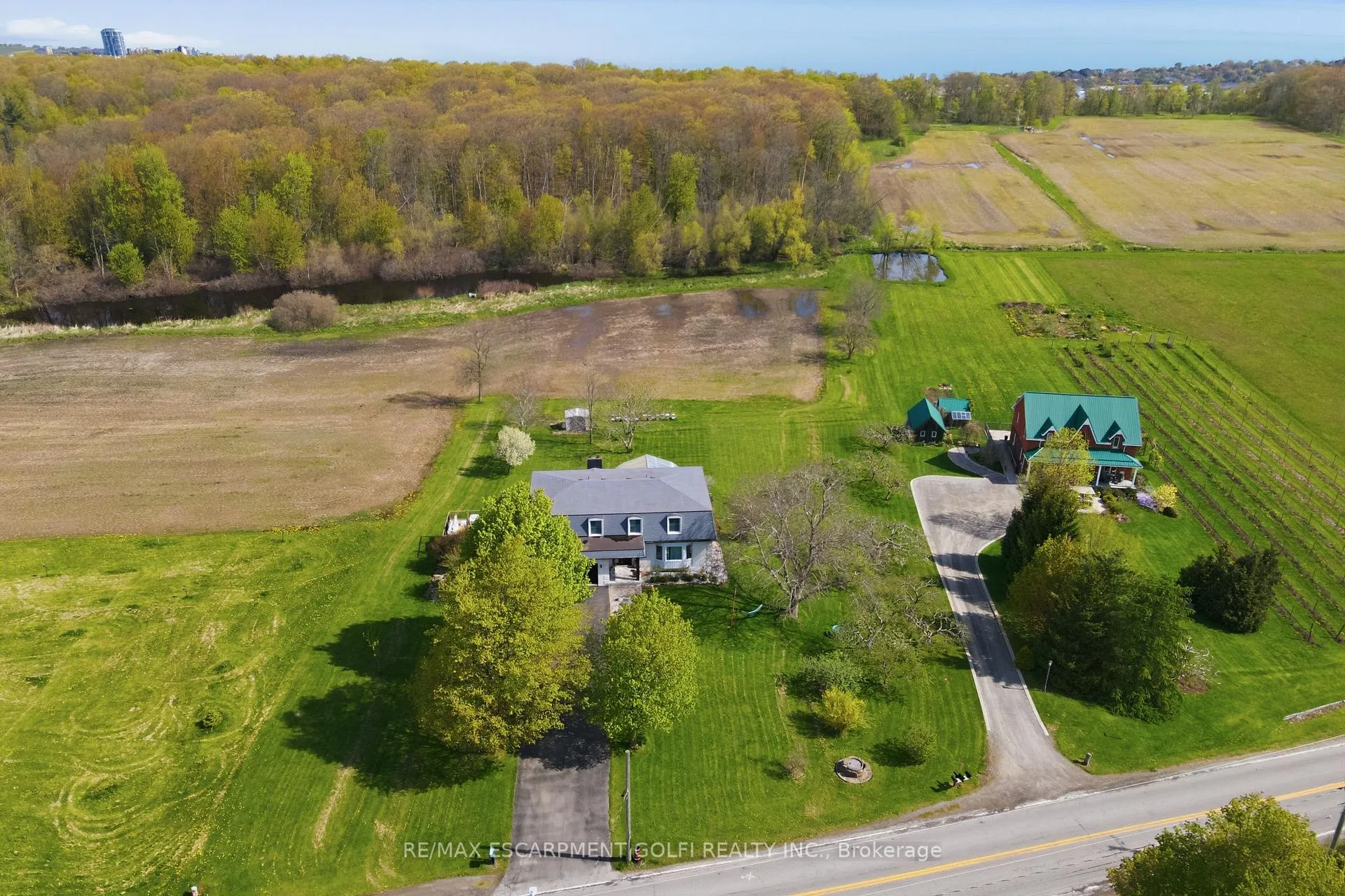 Photo 49 of 296 Ridge Road W, Grimsby, Grimsby Escarpment — HOMEH