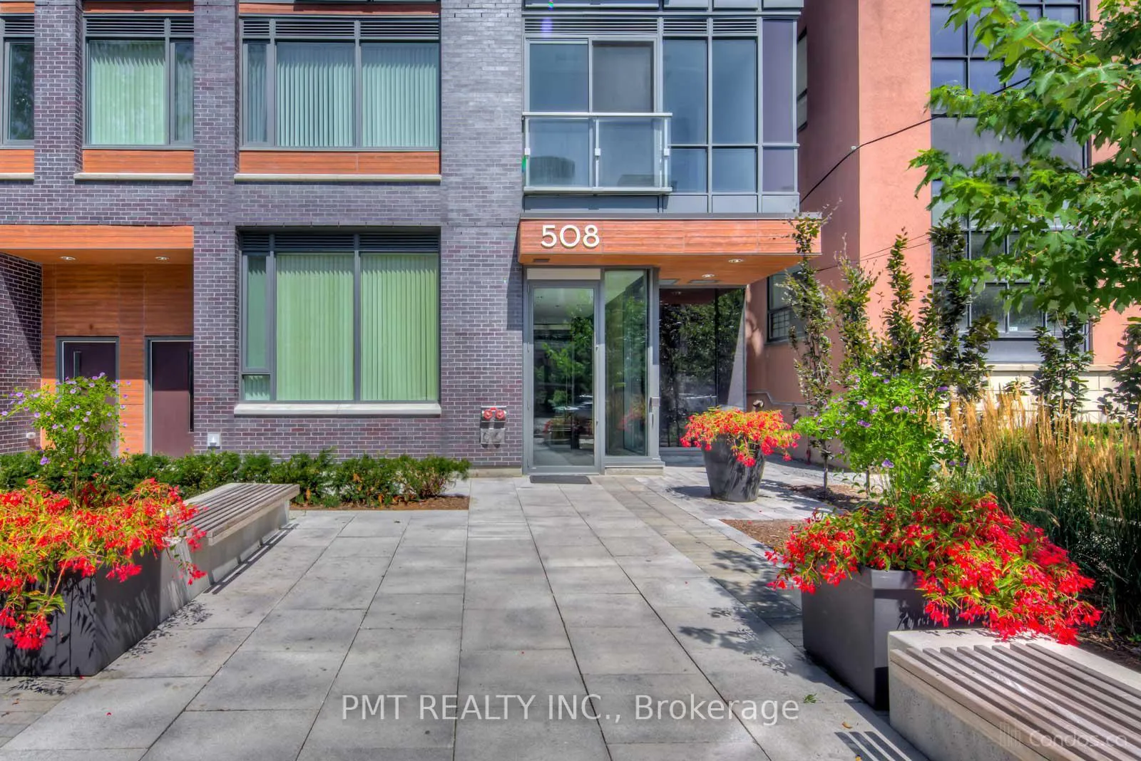Front of Unit 709, 508 Wellington Street W