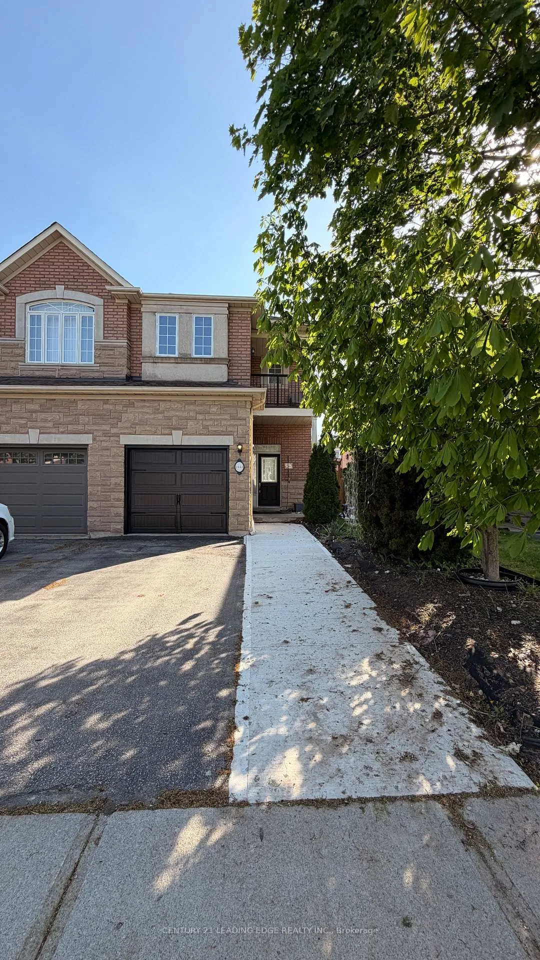 Front of 2443 Newcastle Crescent