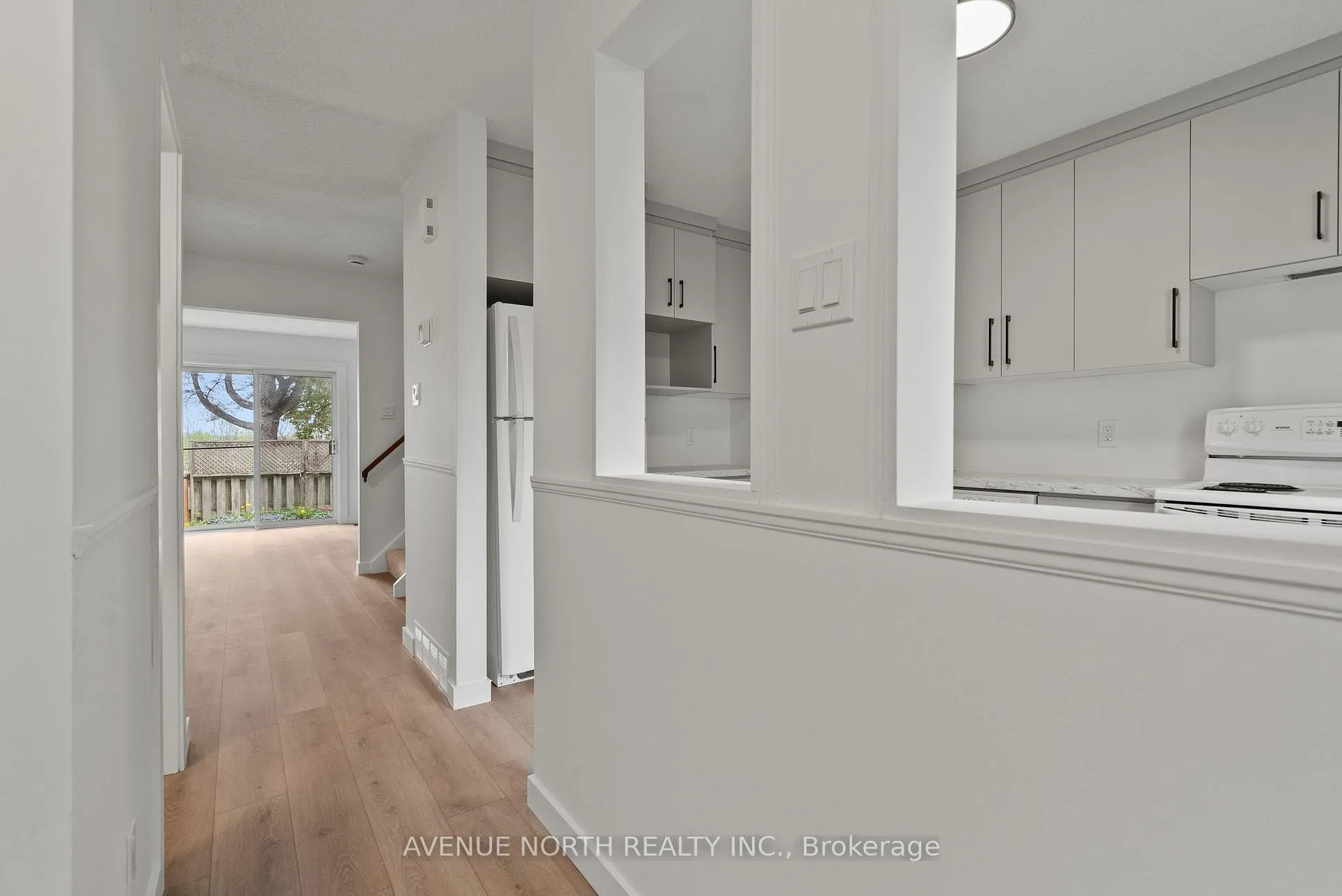 Photo 4 of 1408 Ballard Crescent, Ottawa, Pineview — HOMEH