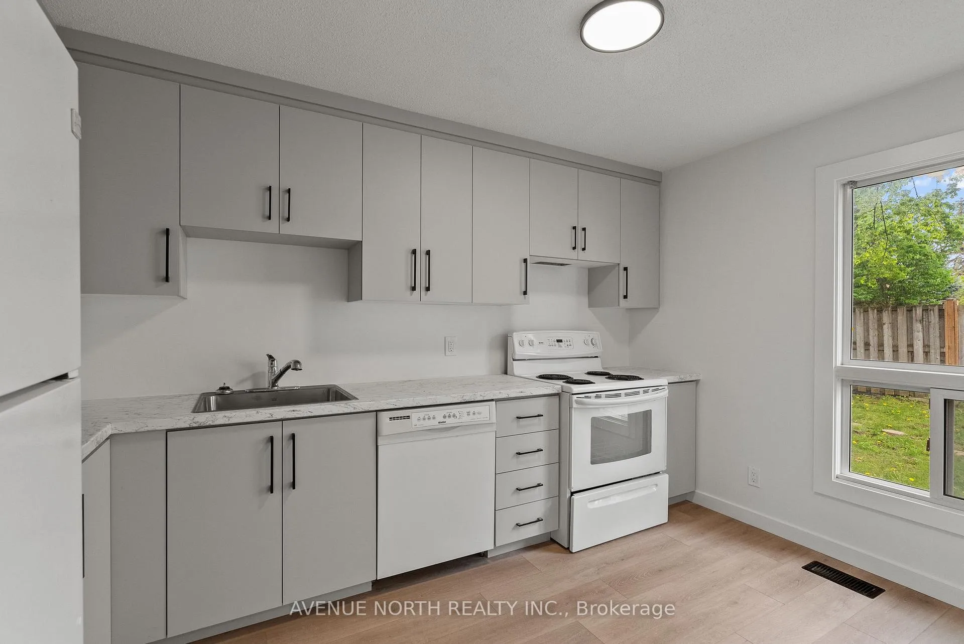 Photo 8 of 1408 Ballard Crescent, Ottawa, Pineview — HOMEH