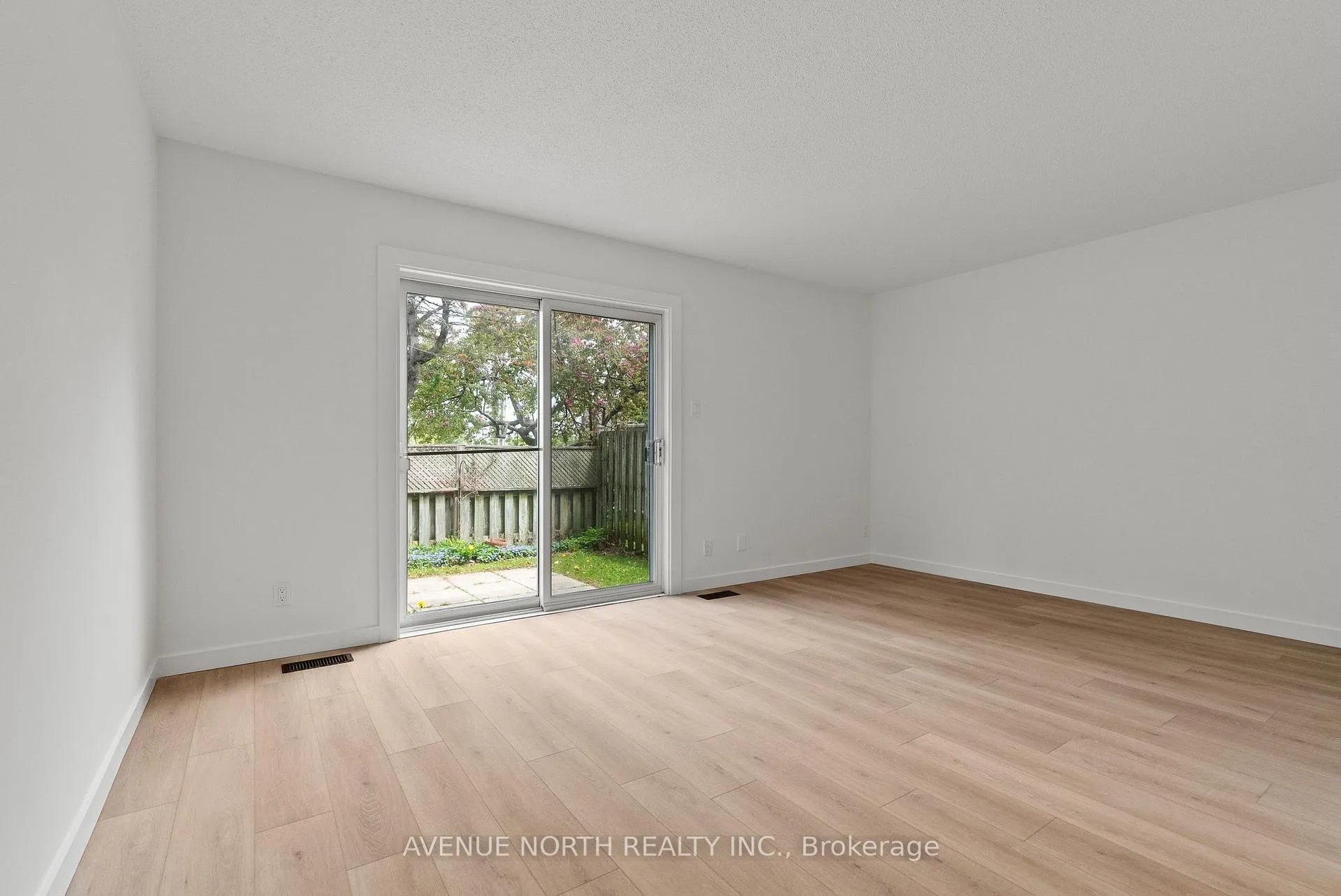Photo 17 of 1408 Ballard Crescent, Ottawa, Pineview — HOMEH