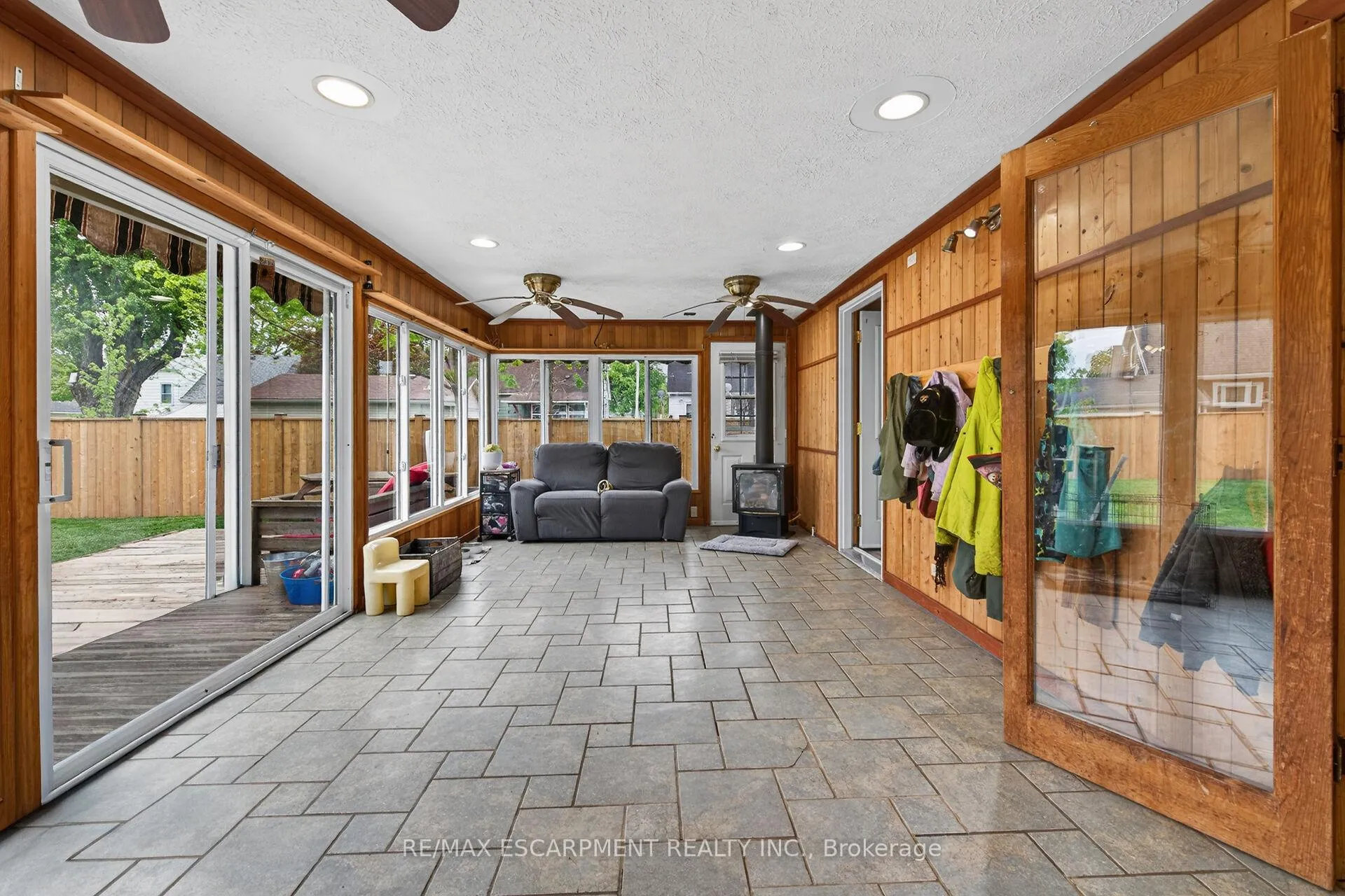 Photo 5 of 827 Pine Street, Haldimand, Dunnville — HOMEH