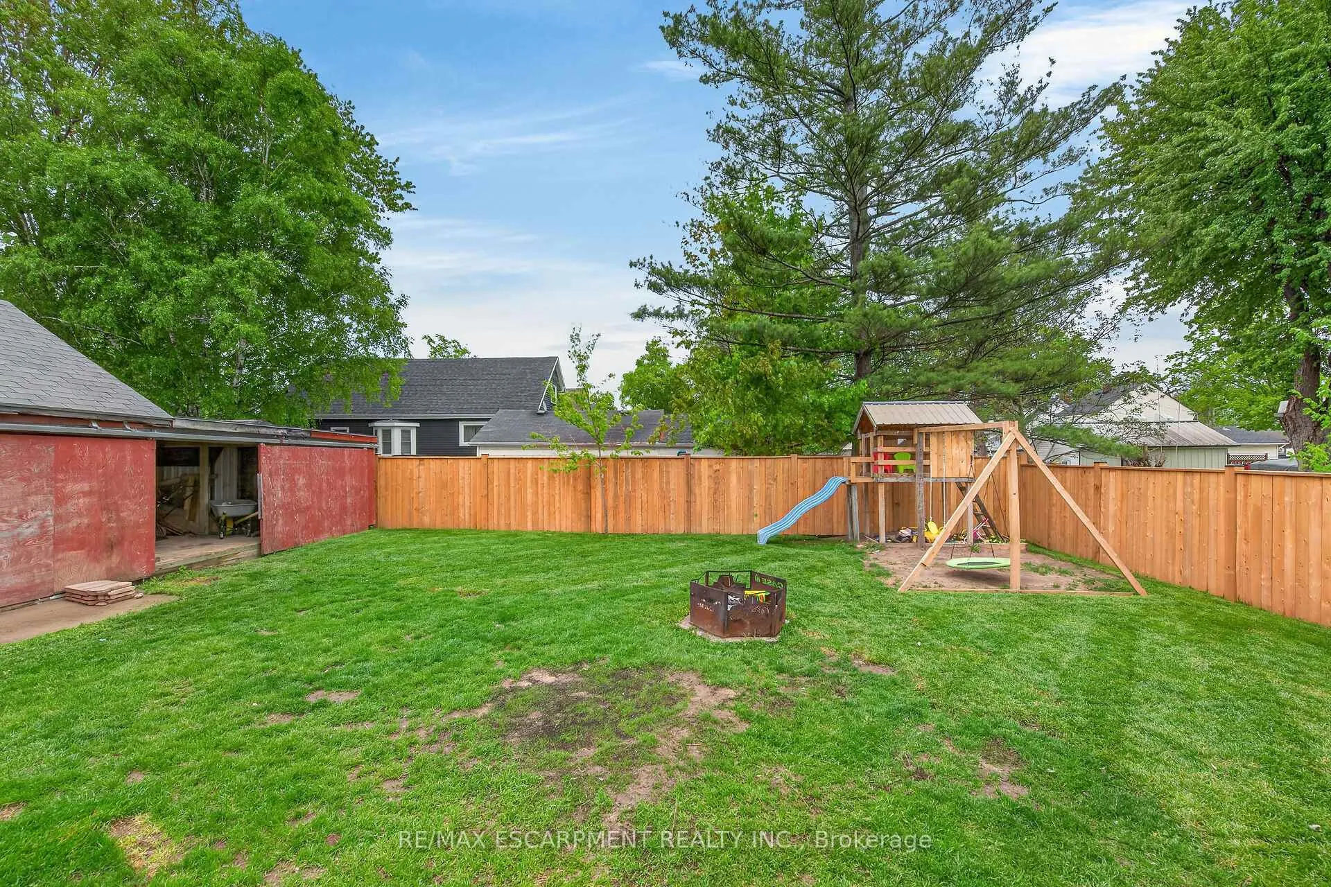 Photo 37 of 827 Pine Street, Haldimand, Dunnville — HOMEH