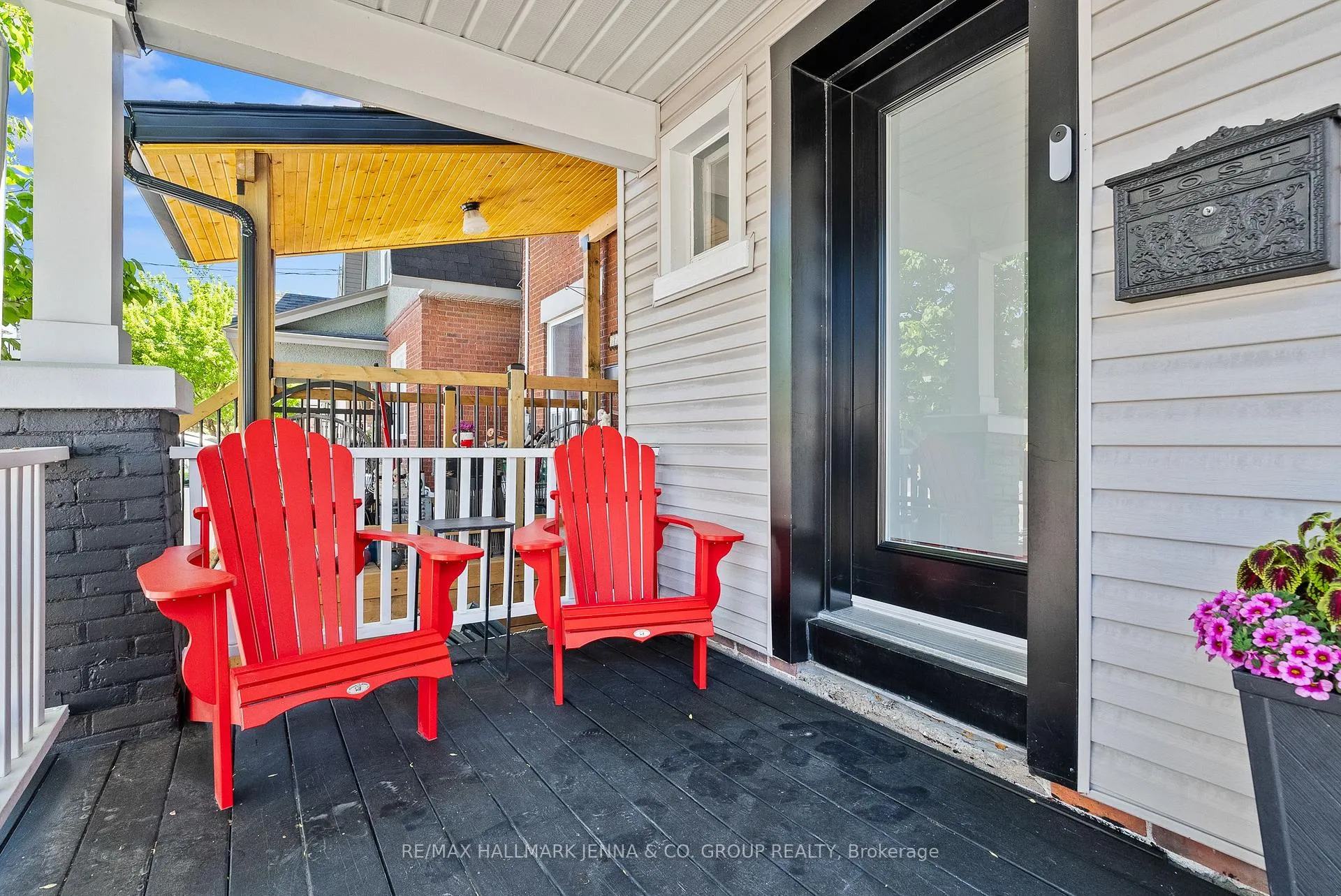 Photo 2 of 114 Hamilton Avenue N, Ottawa, Ottawa West — HOMEH