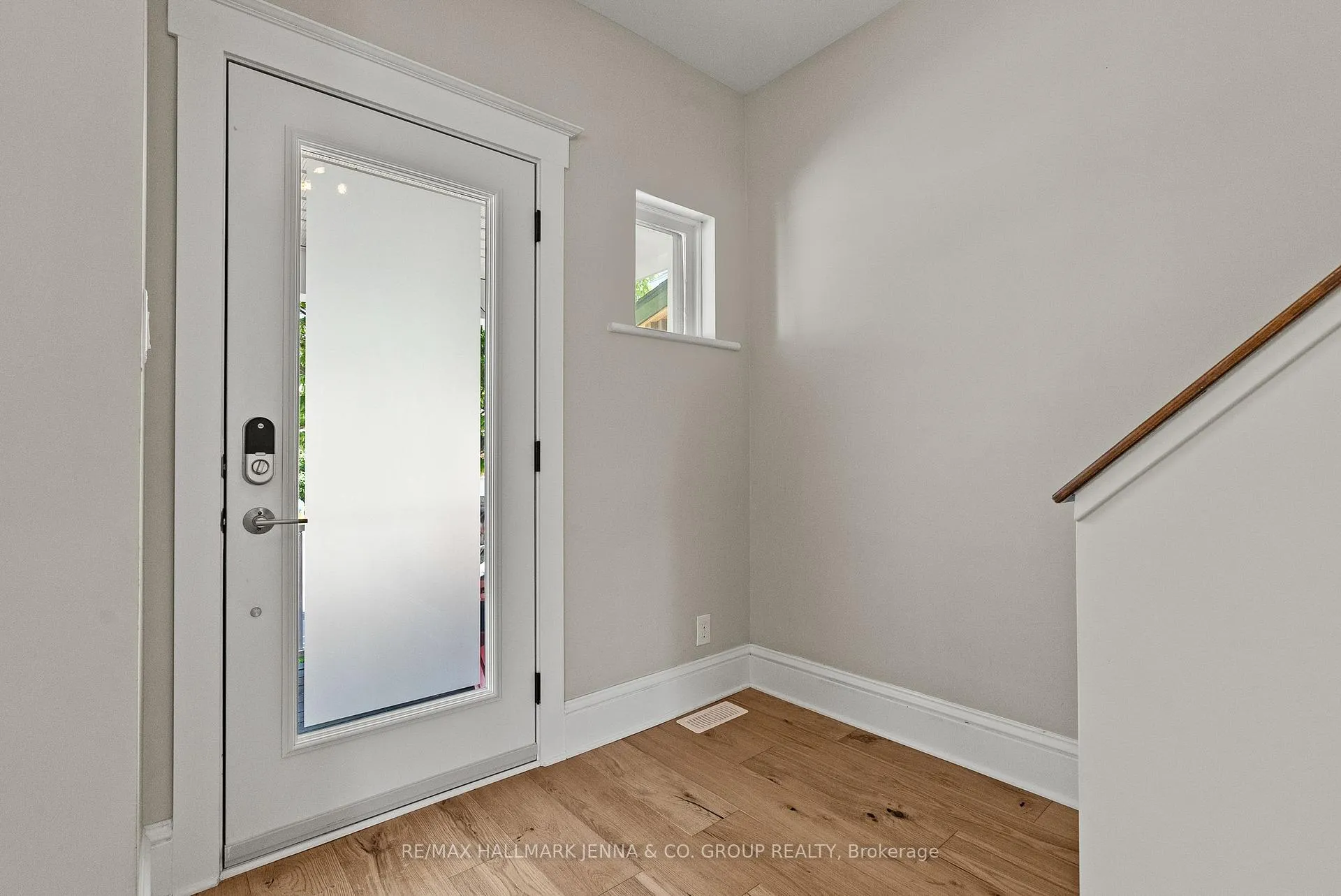 Photo 3 of 114 Hamilton Avenue N, Ottawa, Ottawa West — HOMEH