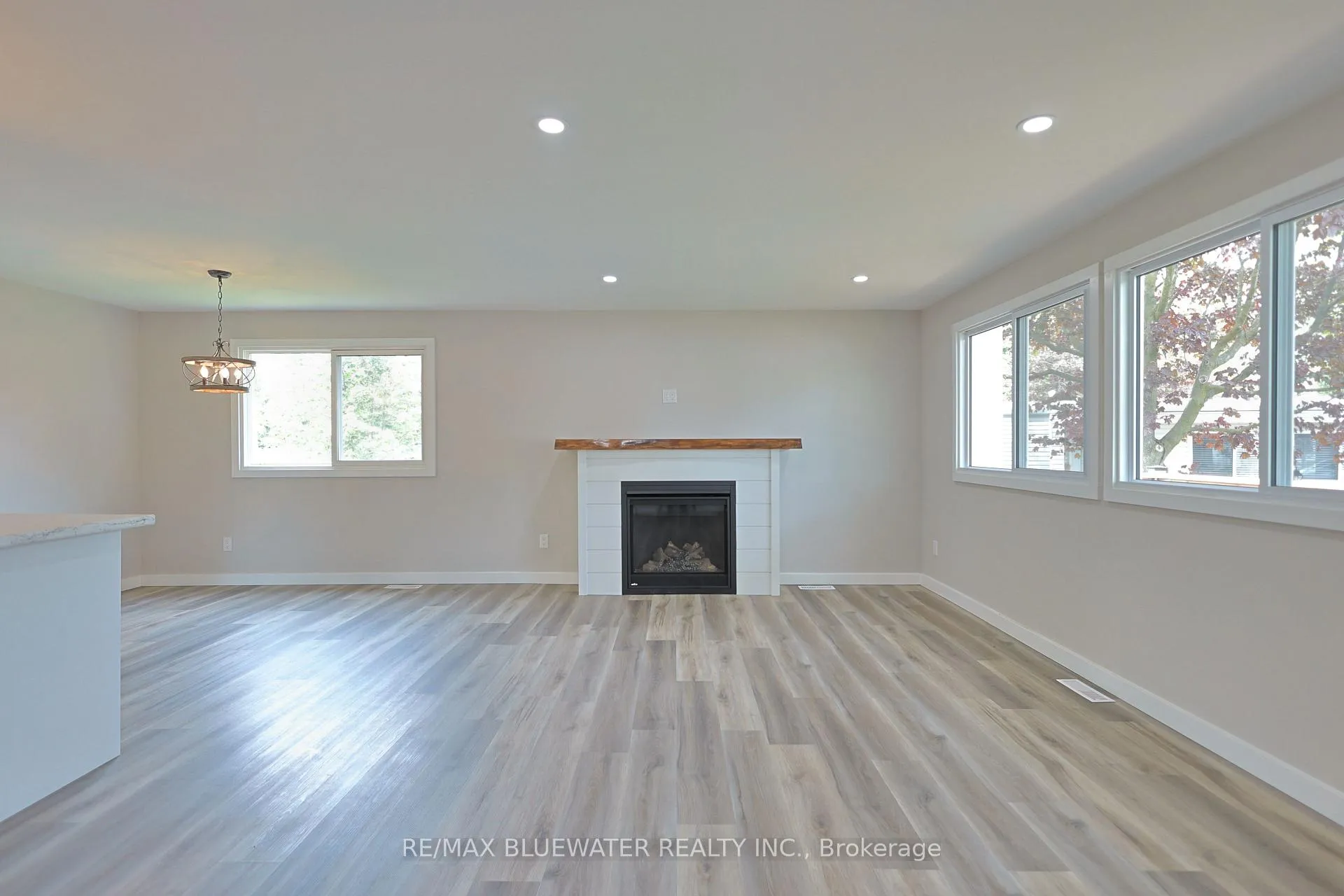 Photo 4 of 179 Pebble Beach Parkway, South Huron, Stephen — HOMEH