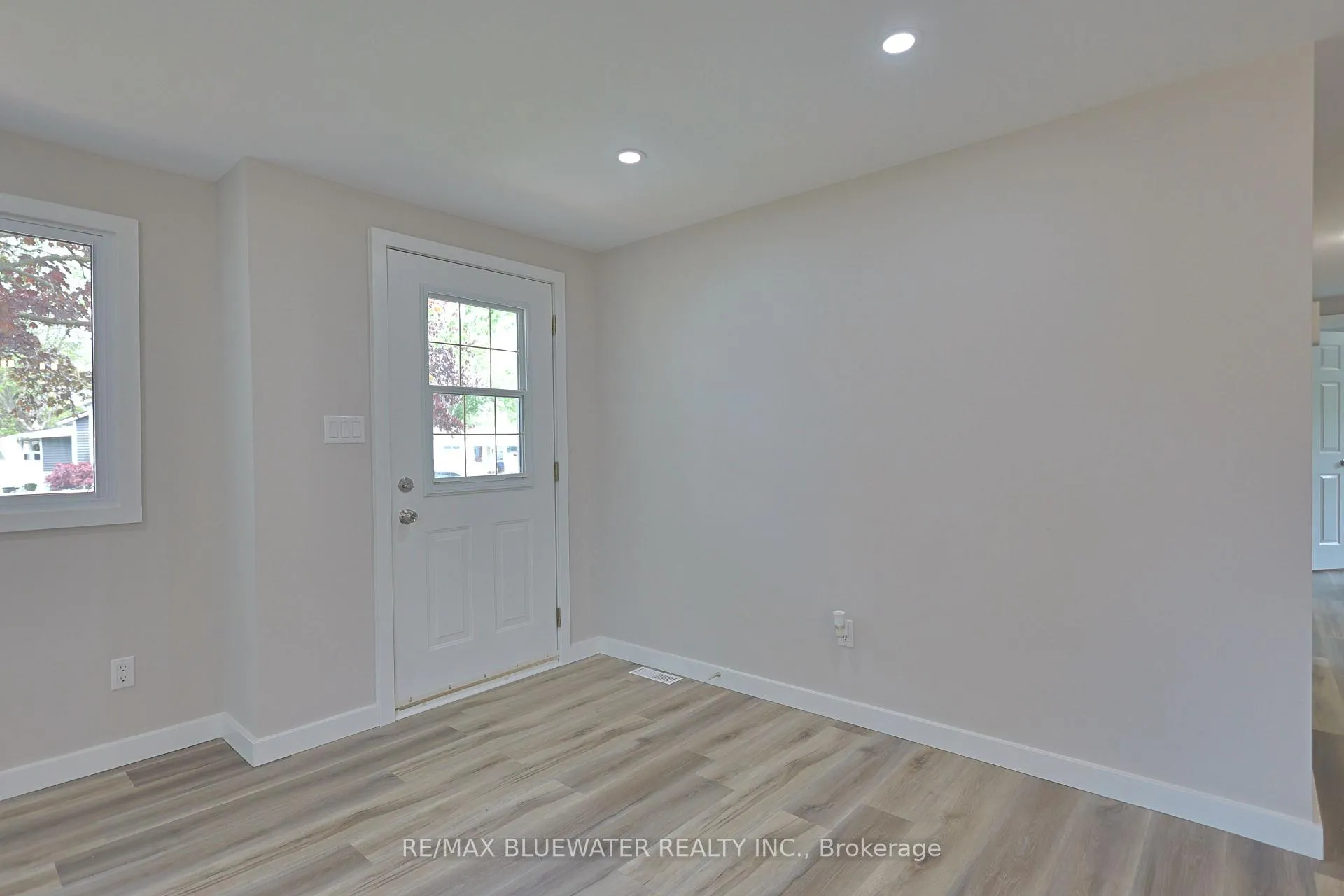 Photo 9 of 179 Pebble Beach Parkway, South Huron, Stephen — HOMEH