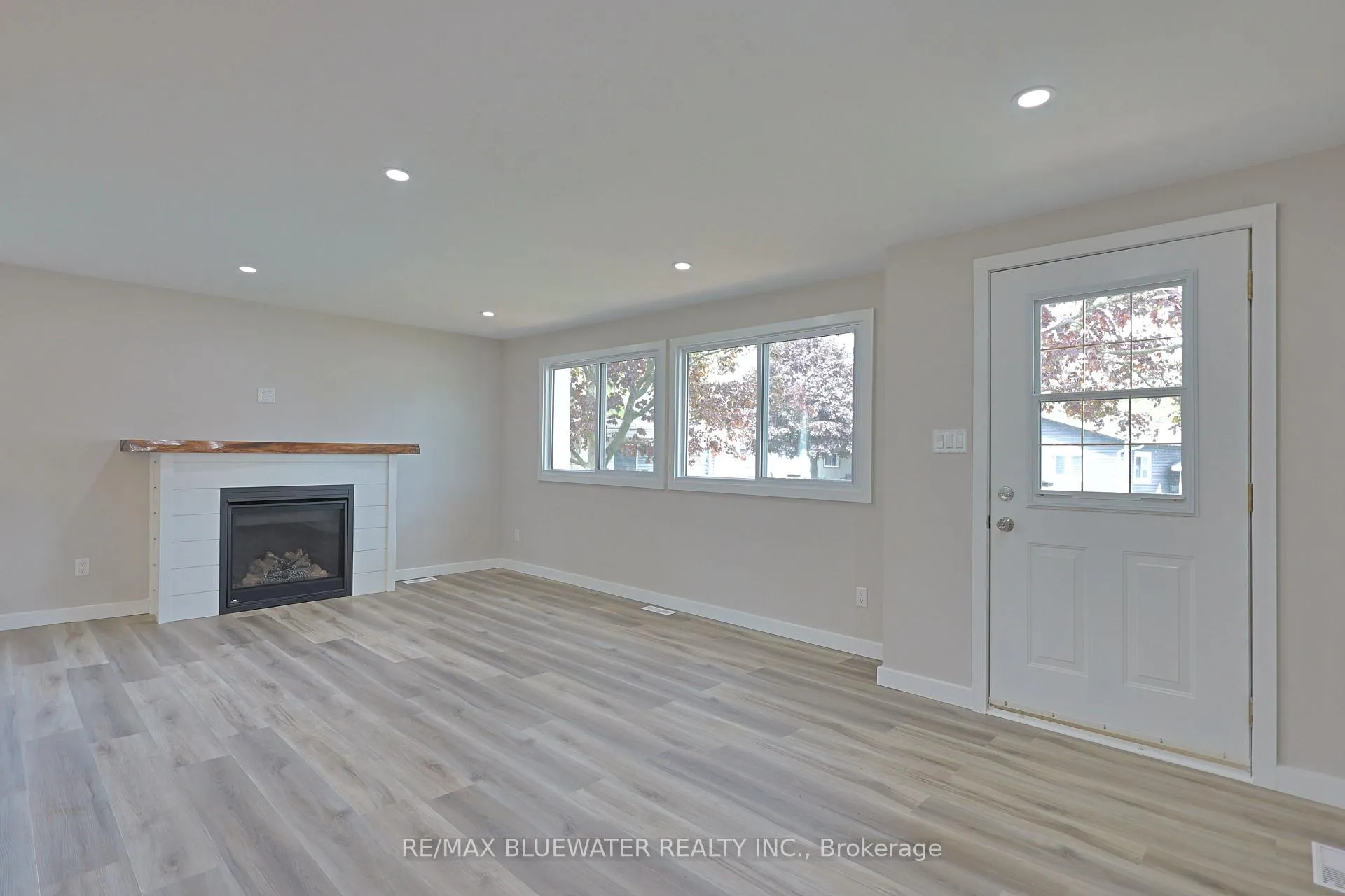 Photo 10 of 179 Pebble Beach Parkway, South Huron, Stephen — HOMEH