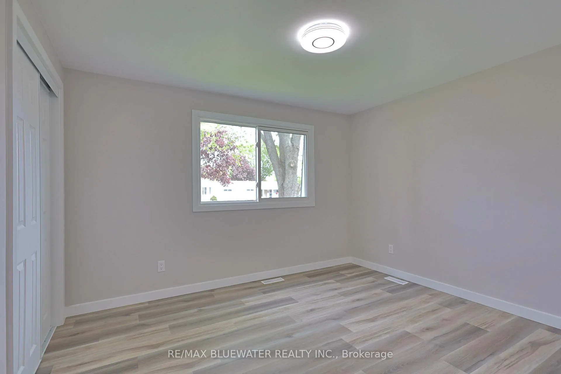 Photo 25 of 179 Pebble Beach Parkway, South Huron, Stephen — HOMEH