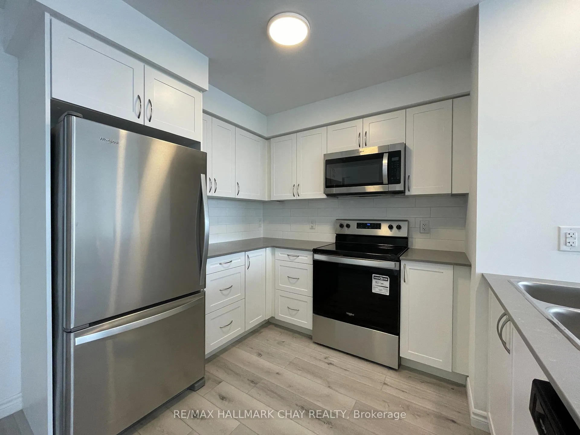 Photo 6 of Unit 412, 30 Hanmer Street W, Barrie, West Bayfield — HOMEH