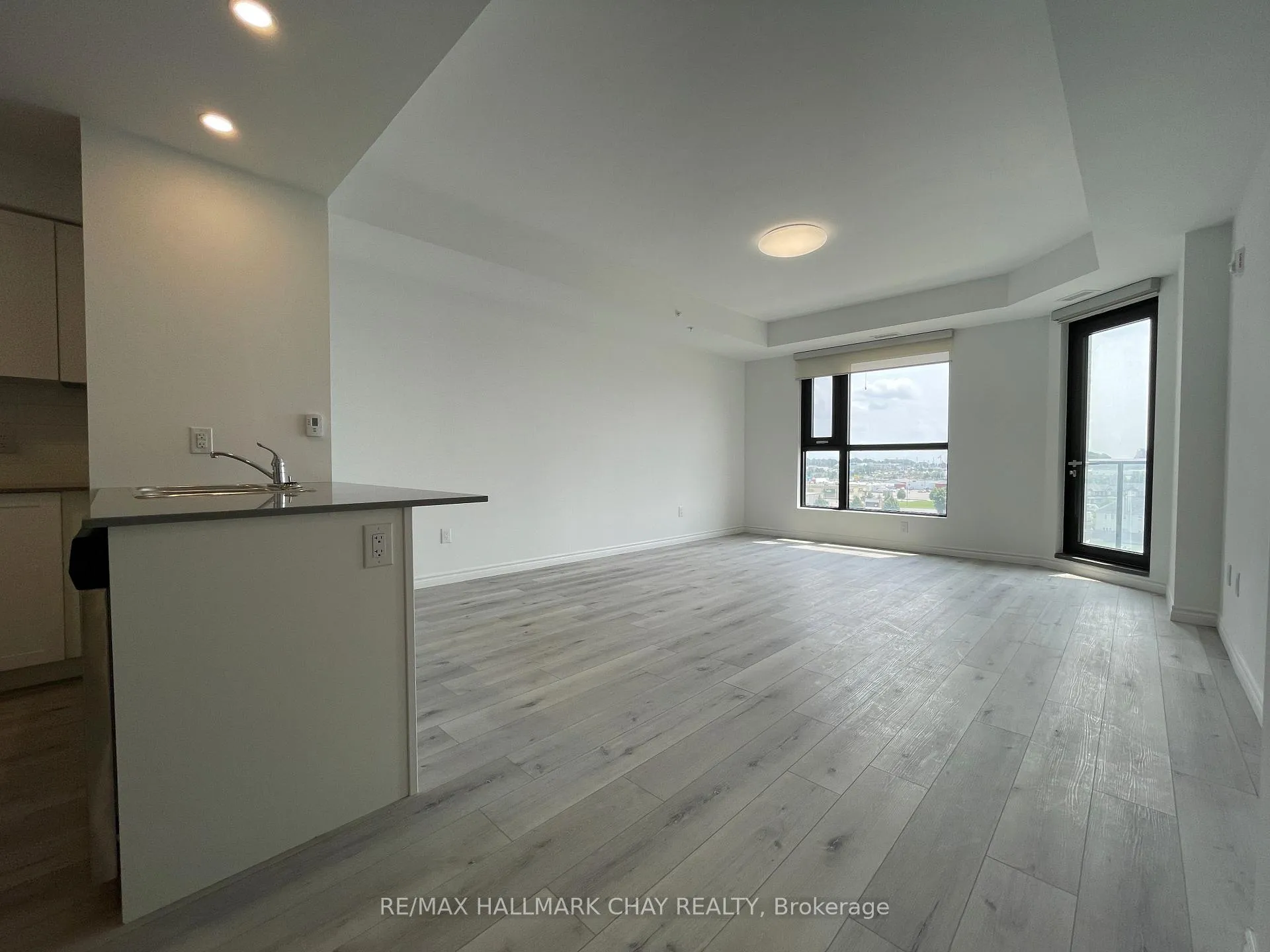 Photo 9 of Unit 412, 30 Hanmer Street W, Barrie, West Bayfield — HOMEH
