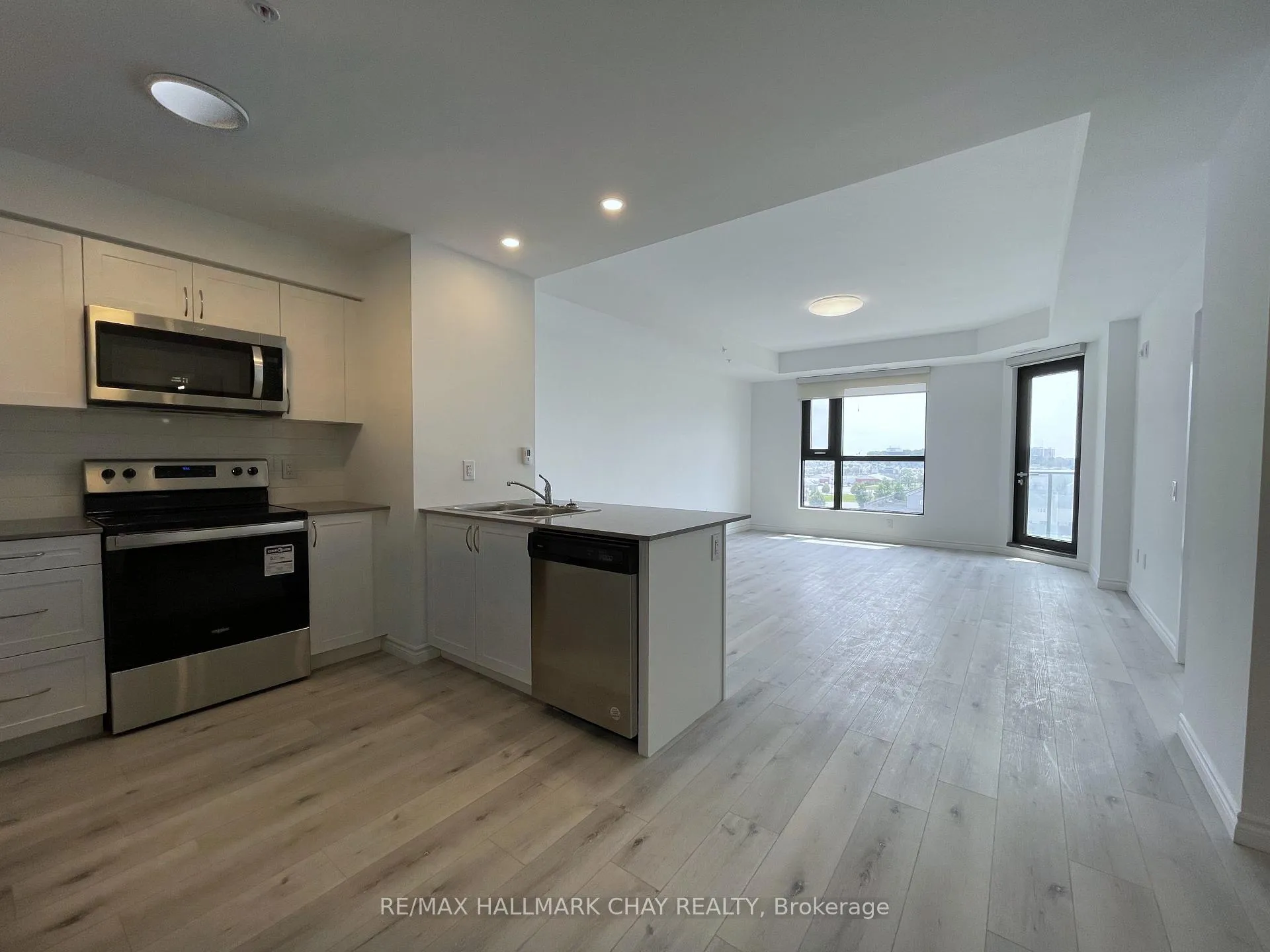 Photo 10 of Unit 412, 30 Hanmer Street W, Barrie, West Bayfield — HOMEH