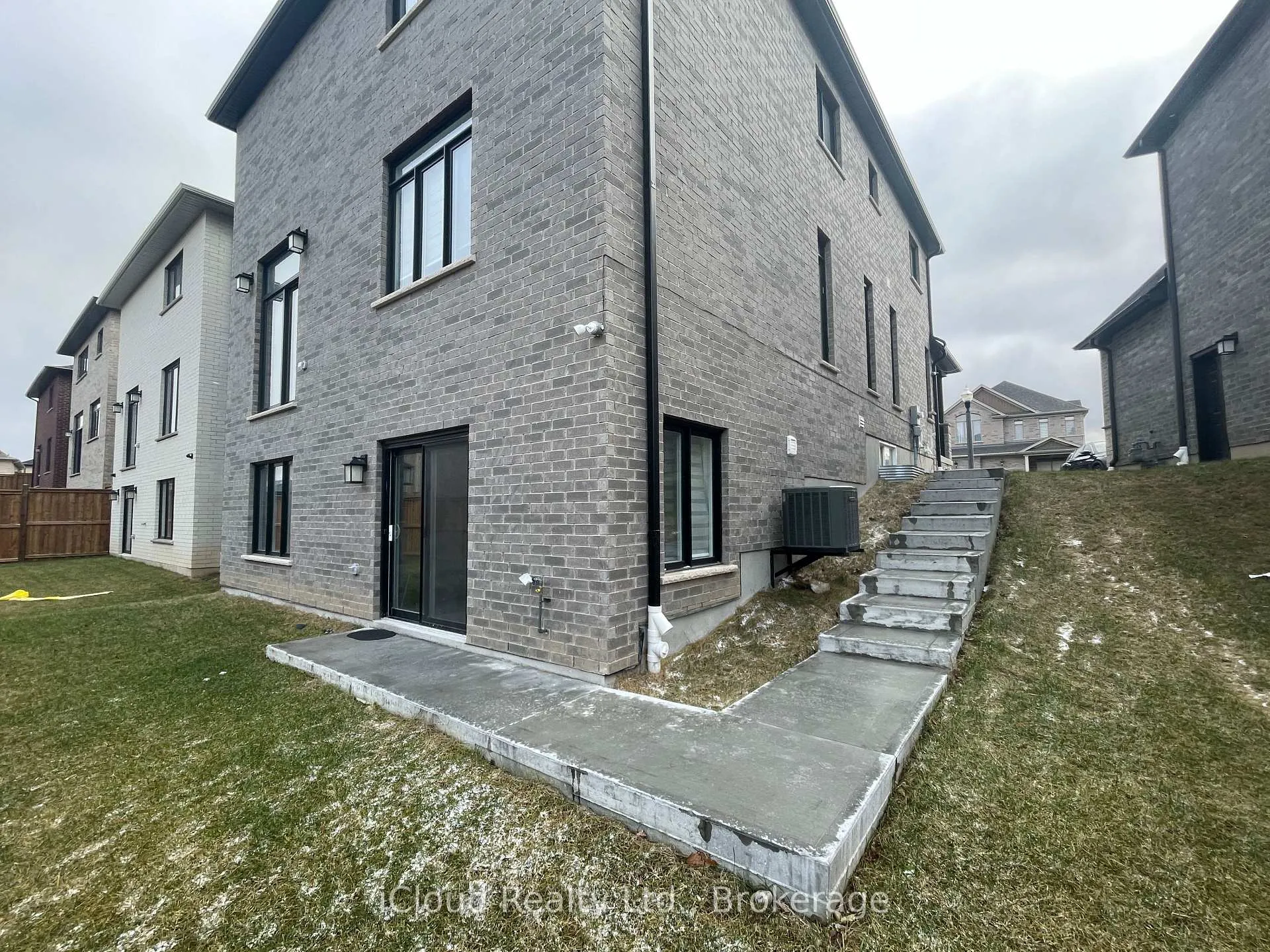 Photo 2 of Unit Lower, 27 Hollybrook Trail, Kitchener — HOMEH