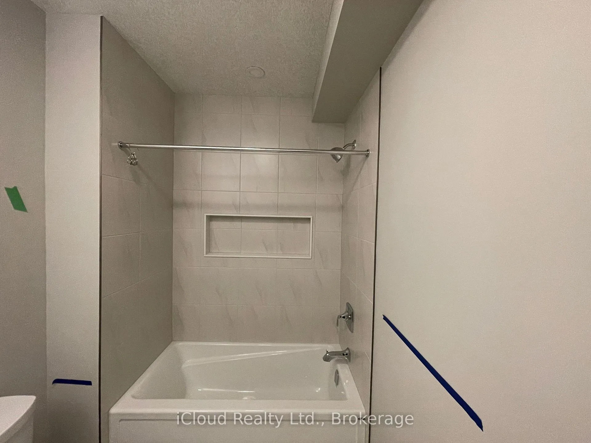 Photo 4 of Unit Lower, 27 Hollybrook Trail, Kitchener — HOMEH