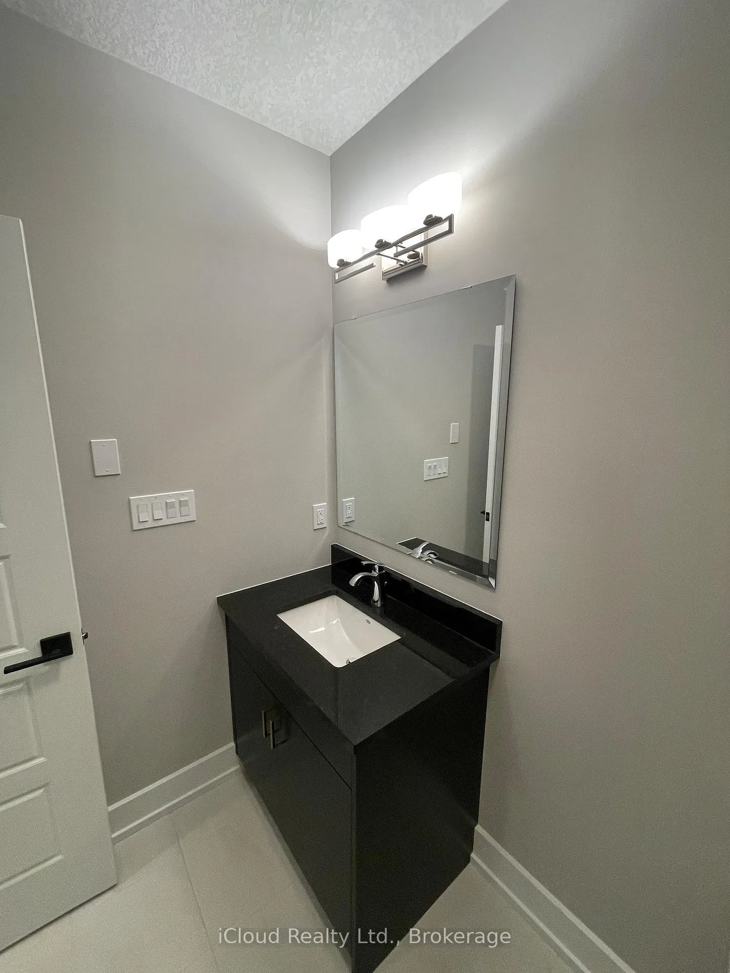 Photo 5 of Unit Lower, 27 Hollybrook Trail, Kitchener — HOMEH