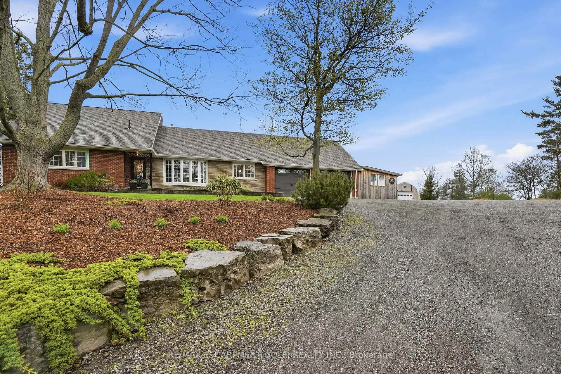 Photo 2 of 800 Hall Road, Hamilton, Rural Glanbrook — HOMEH