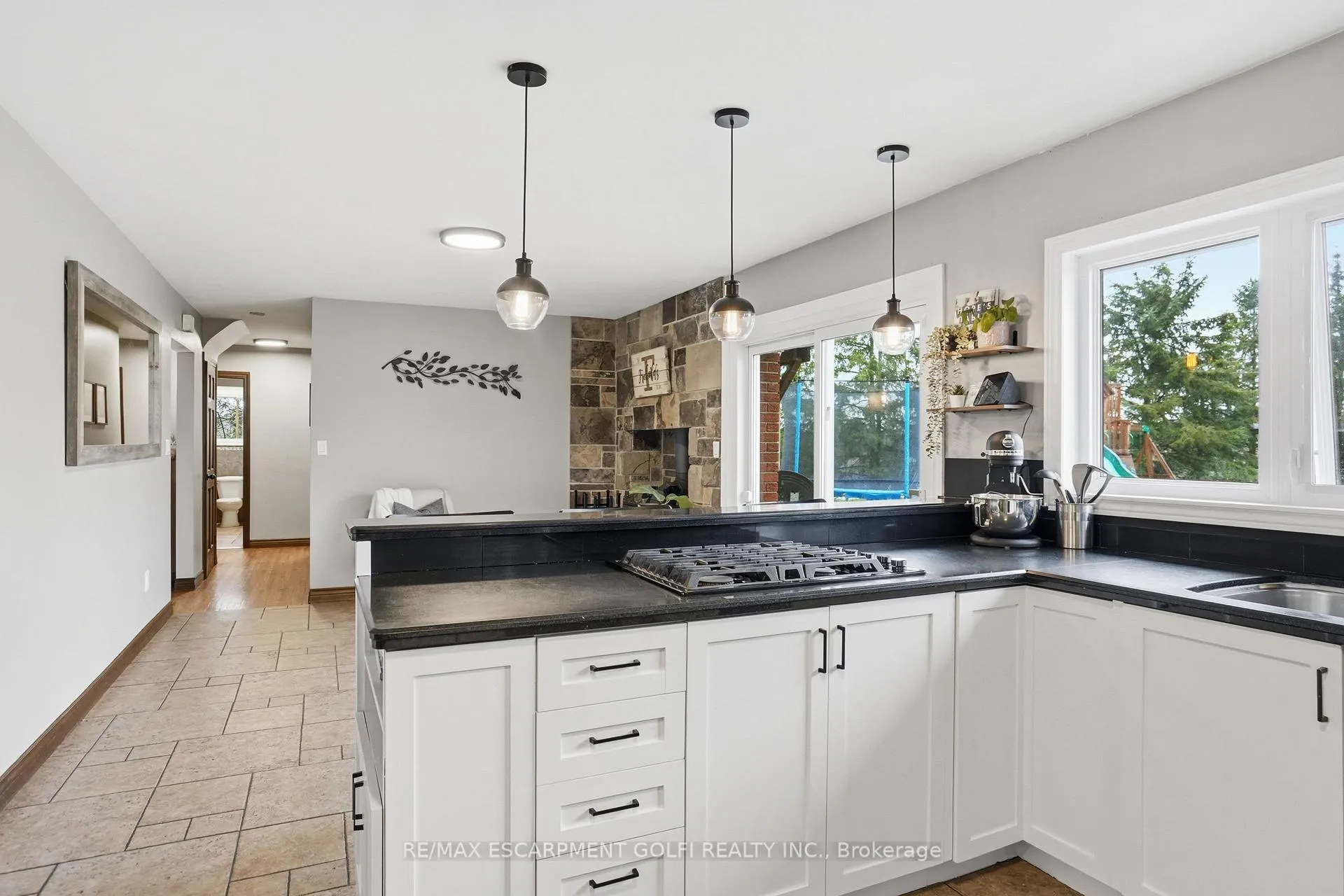Photo 10 of 800 Hall Road, Hamilton, Rural Glanbrook — HOMEH