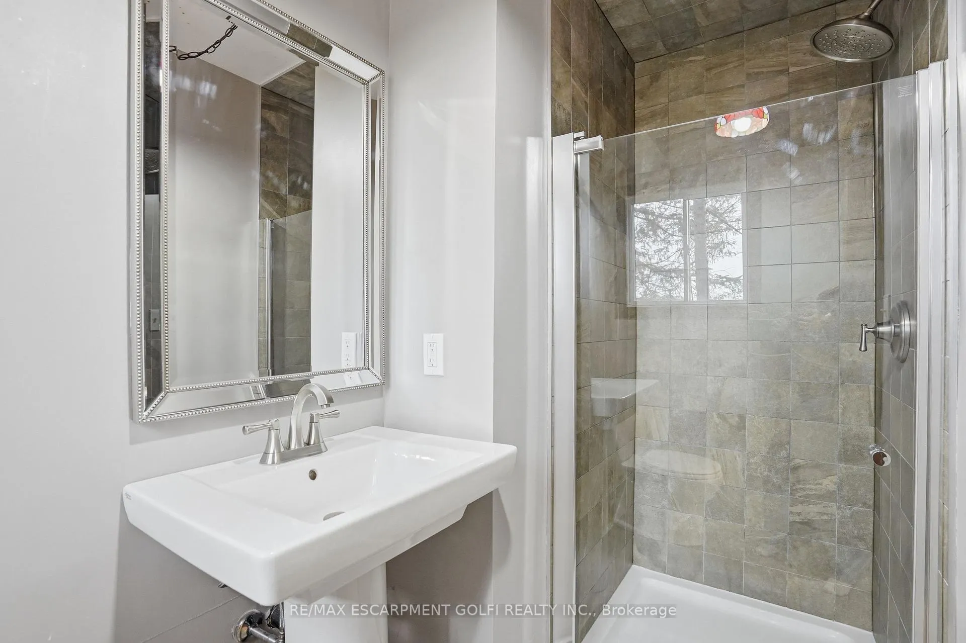 Photo 15 of 800 Hall Road, Hamilton, Rural Glanbrook — HOMEH