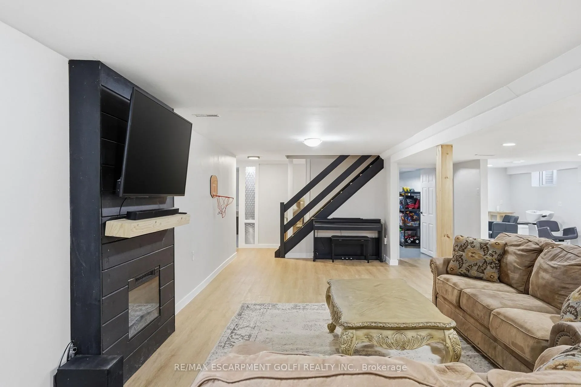 Photo 22 of 800 Hall Road, Hamilton, Rural Glanbrook — HOMEH