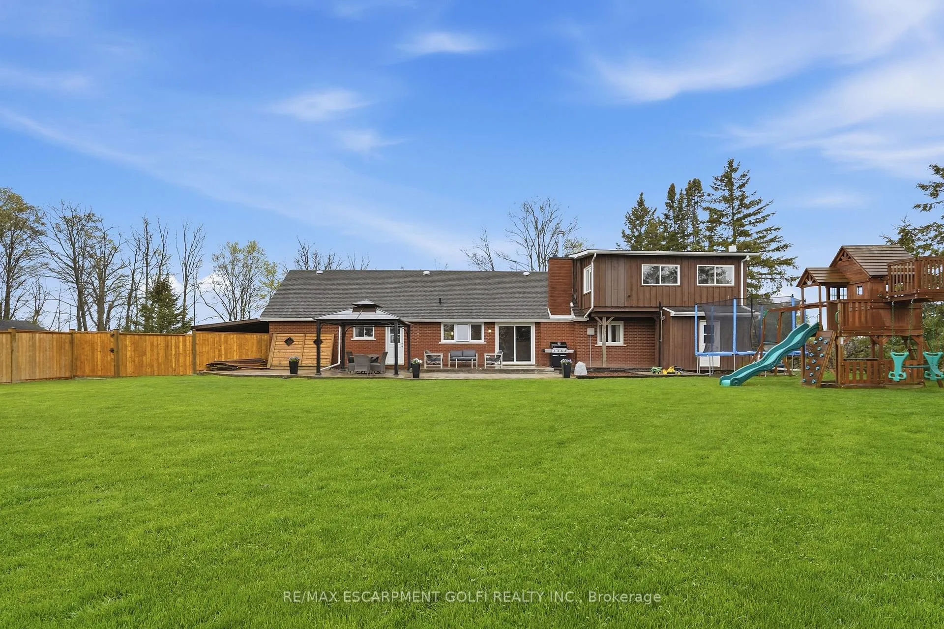 Photo 26 of 800 Hall Road, Hamilton, Rural Glanbrook — HOMEH