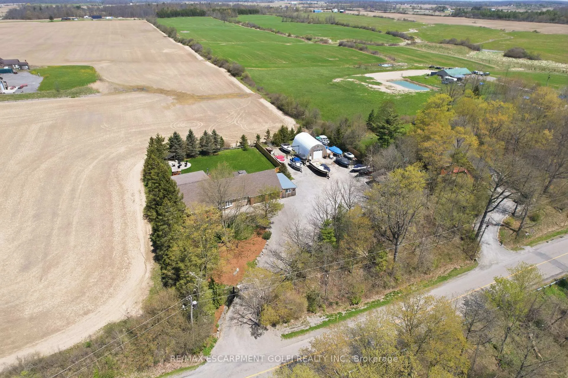 Photo 32 of 800 Hall Road, Hamilton, Rural Glanbrook — HOMEH