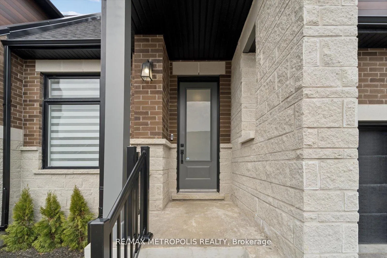 Photo 3 of 19 Vern Robertson Gate, Uxbridge — HOMEH