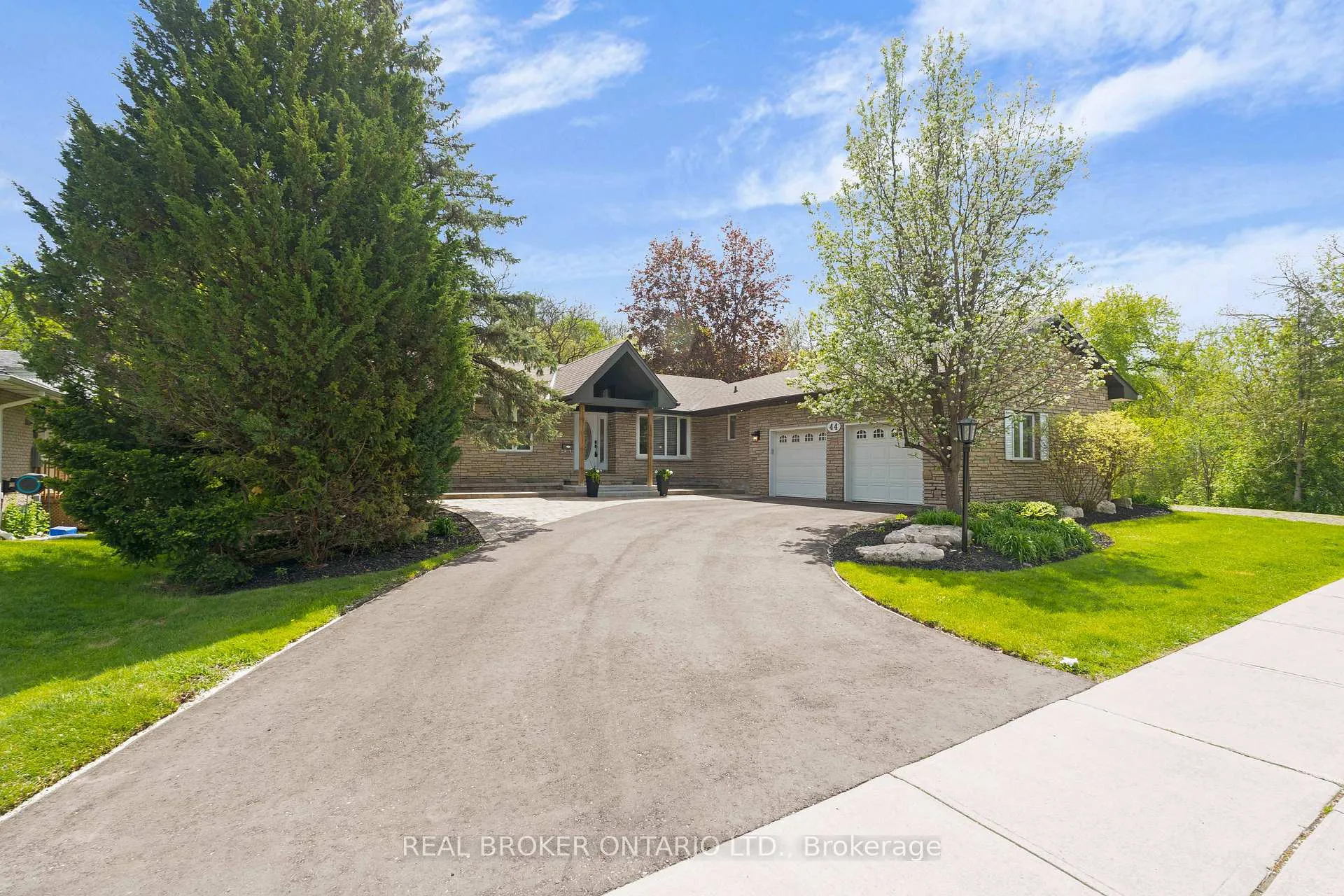 Photo 1 of 44 Hickman Street, Caledon, Bolton West — HOMEH