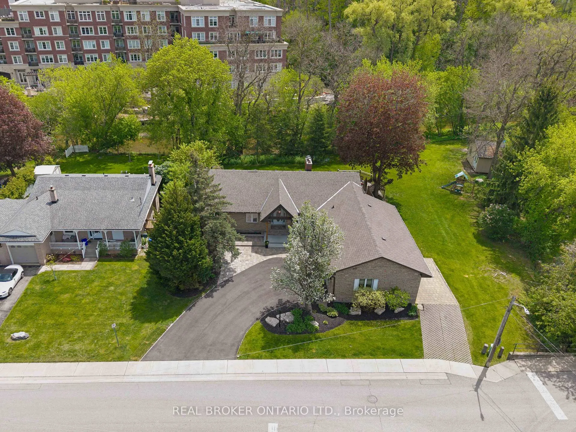 Photo 2 of 44 Hickman Street, Caledon, Bolton West — HOMEH