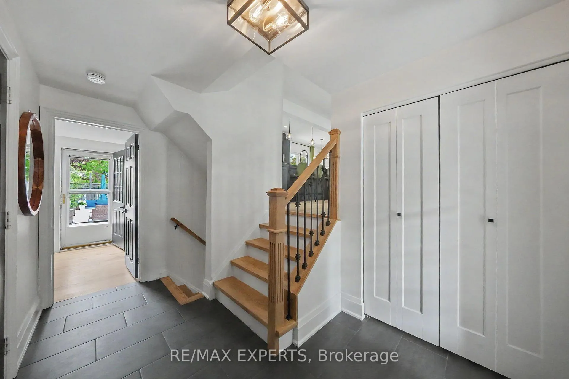 Photo 4 of 21 Bigwin Drive, Aurora, Aurora Heights — HOMEH