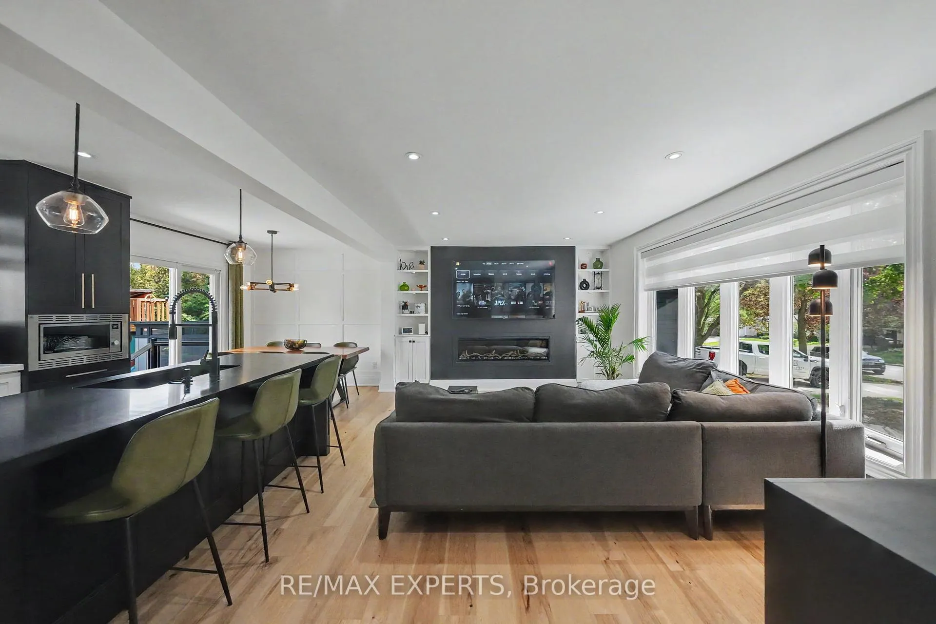 Photo 7 of 21 Bigwin Drive, Aurora, Aurora Heights — HOMEH