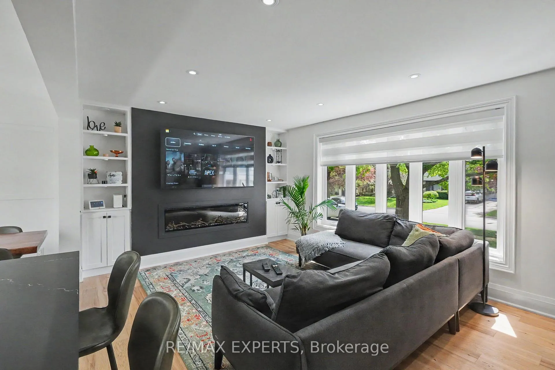 Photo 8 of 21 Bigwin Drive, Aurora, Aurora Heights — HOMEH