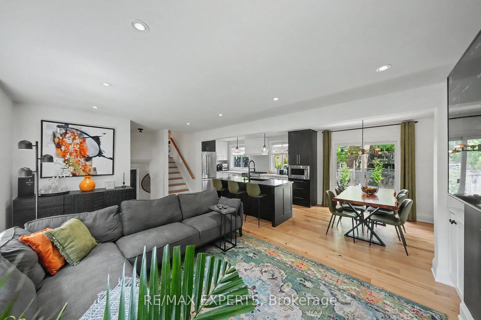 Photo 10 of 21 Bigwin Drive, Aurora, Aurora Heights — HOMEH