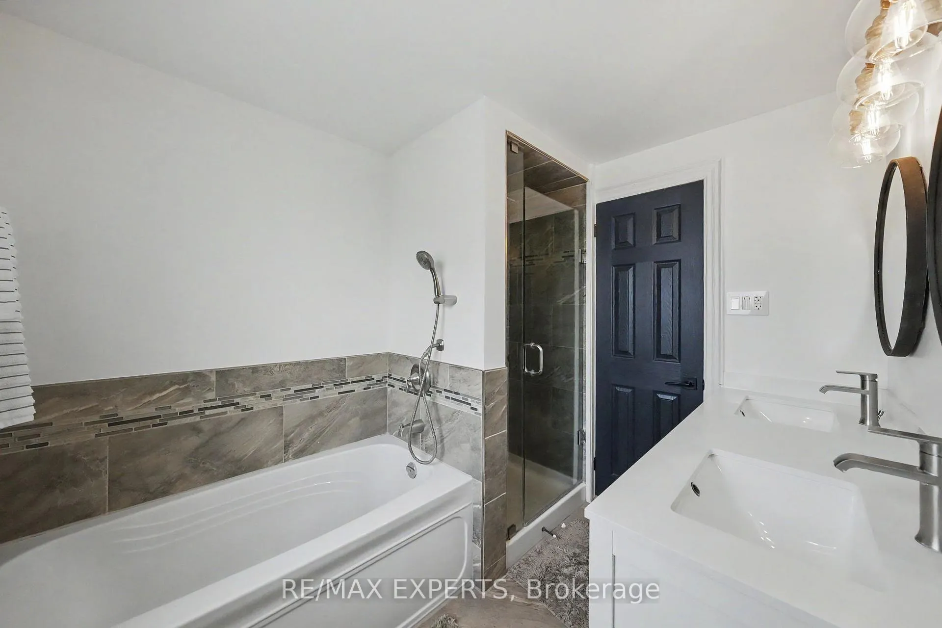 Photo 26 of 21 Bigwin Drive, Aurora, Aurora Heights — HOMEH