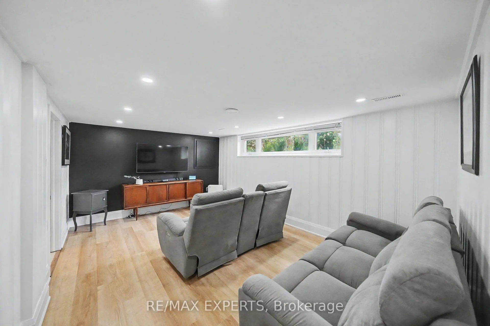 Photo 27 of 21 Bigwin Drive, Aurora, Aurora Heights — HOMEH