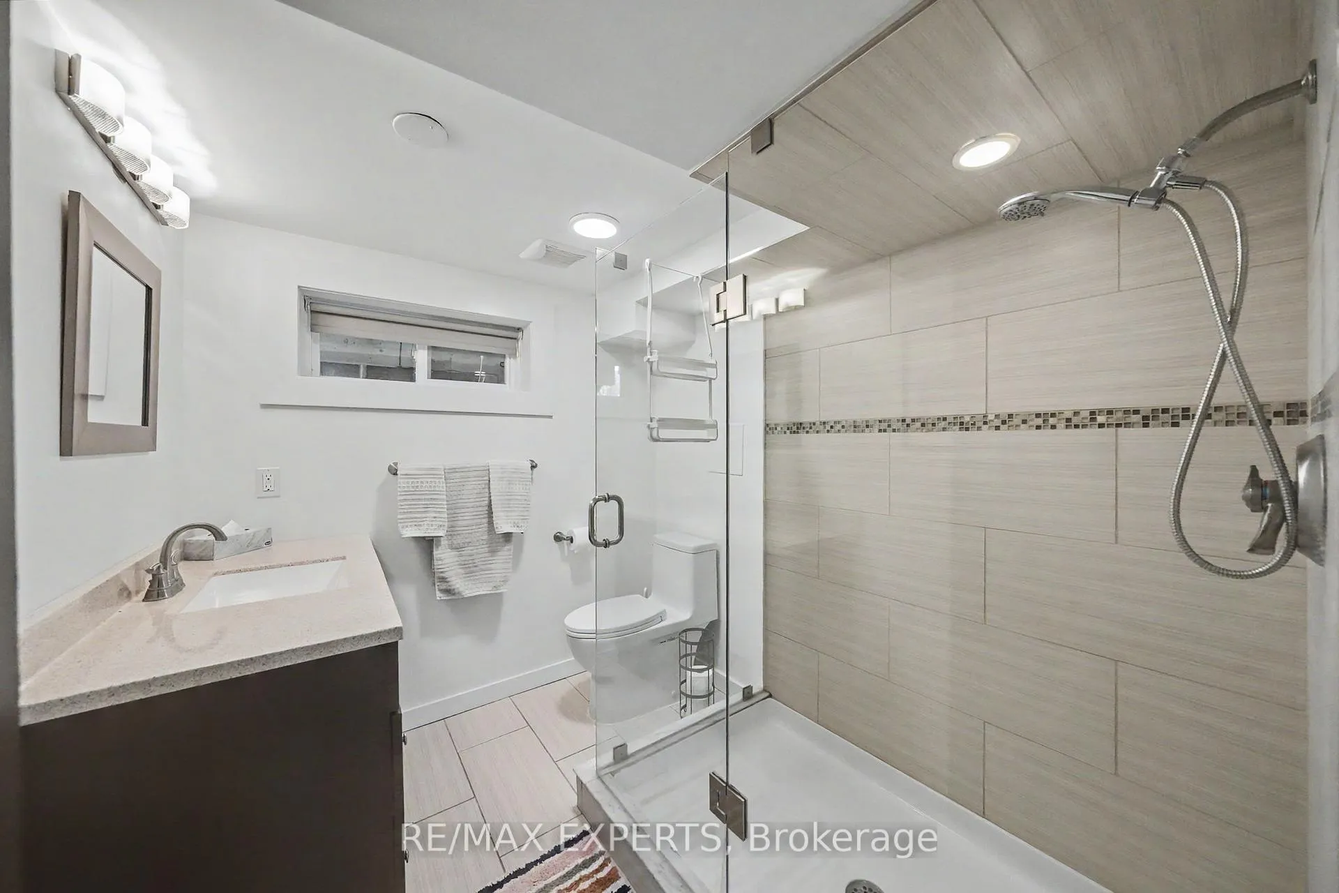 Photo 29 of 21 Bigwin Drive, Aurora, Aurora Heights — HOMEH