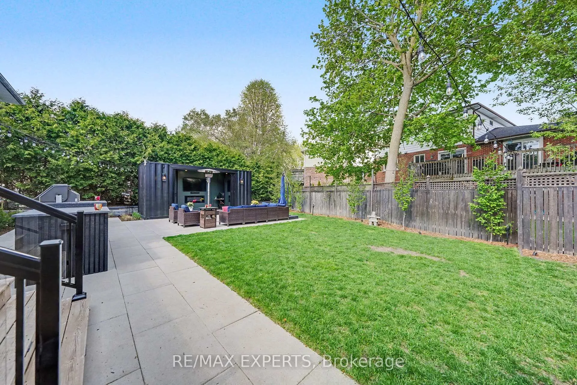 Photo 32 of 21 Bigwin Drive, Aurora, Aurora Heights — HOMEH