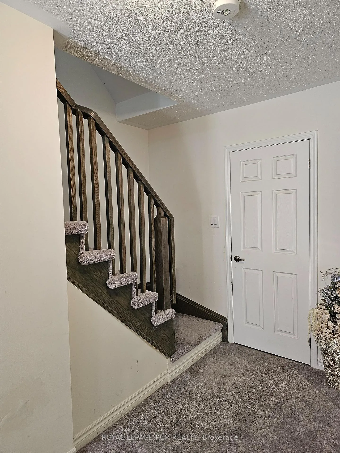 Photo 3 of 22 Fusilier Drive, Scarborough, Clairlea-Birchmount — HOMEH