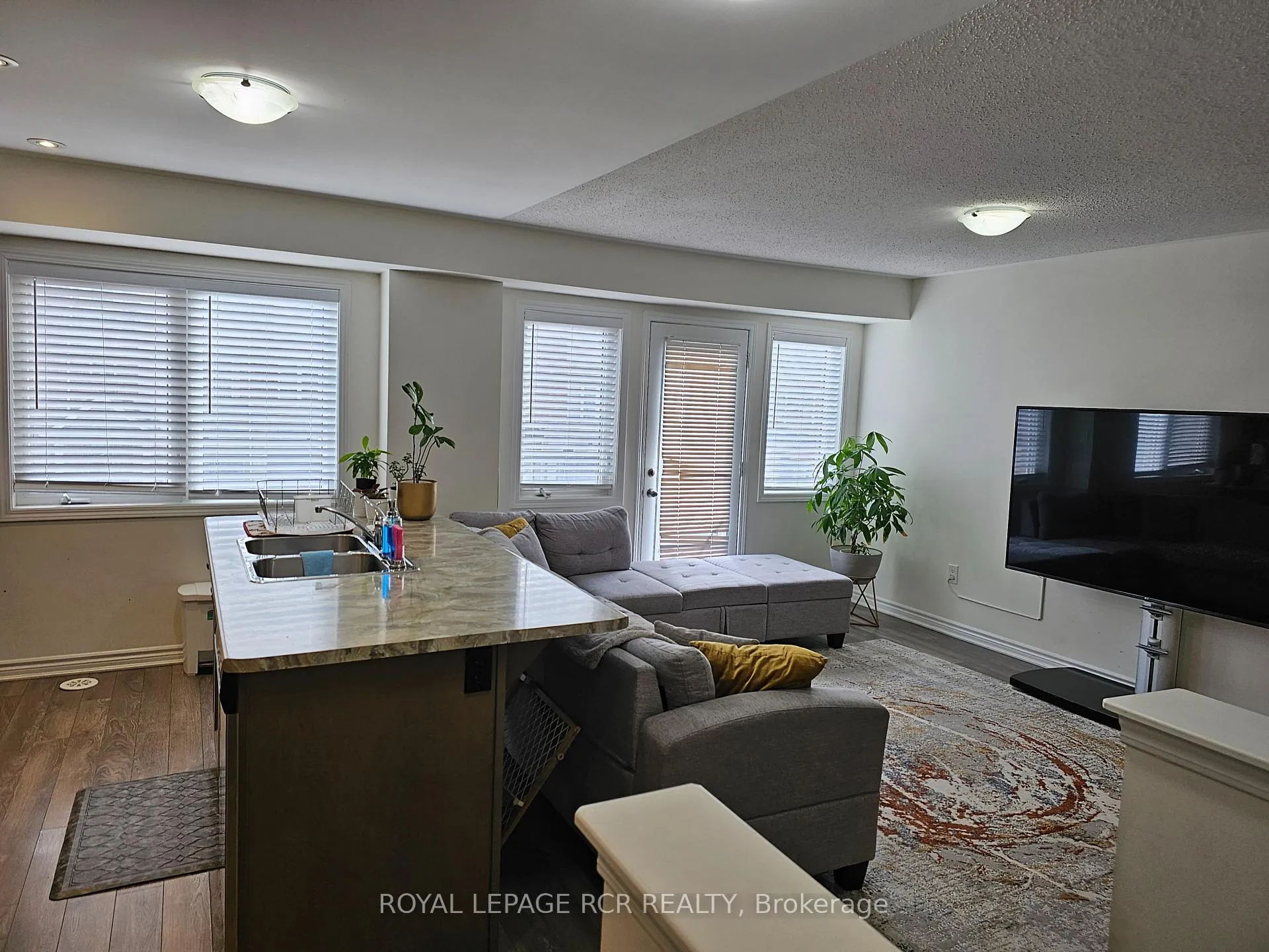 Photo 5 of 22 Fusilier Drive, Scarborough, Clairlea-Birchmount — HOMEH