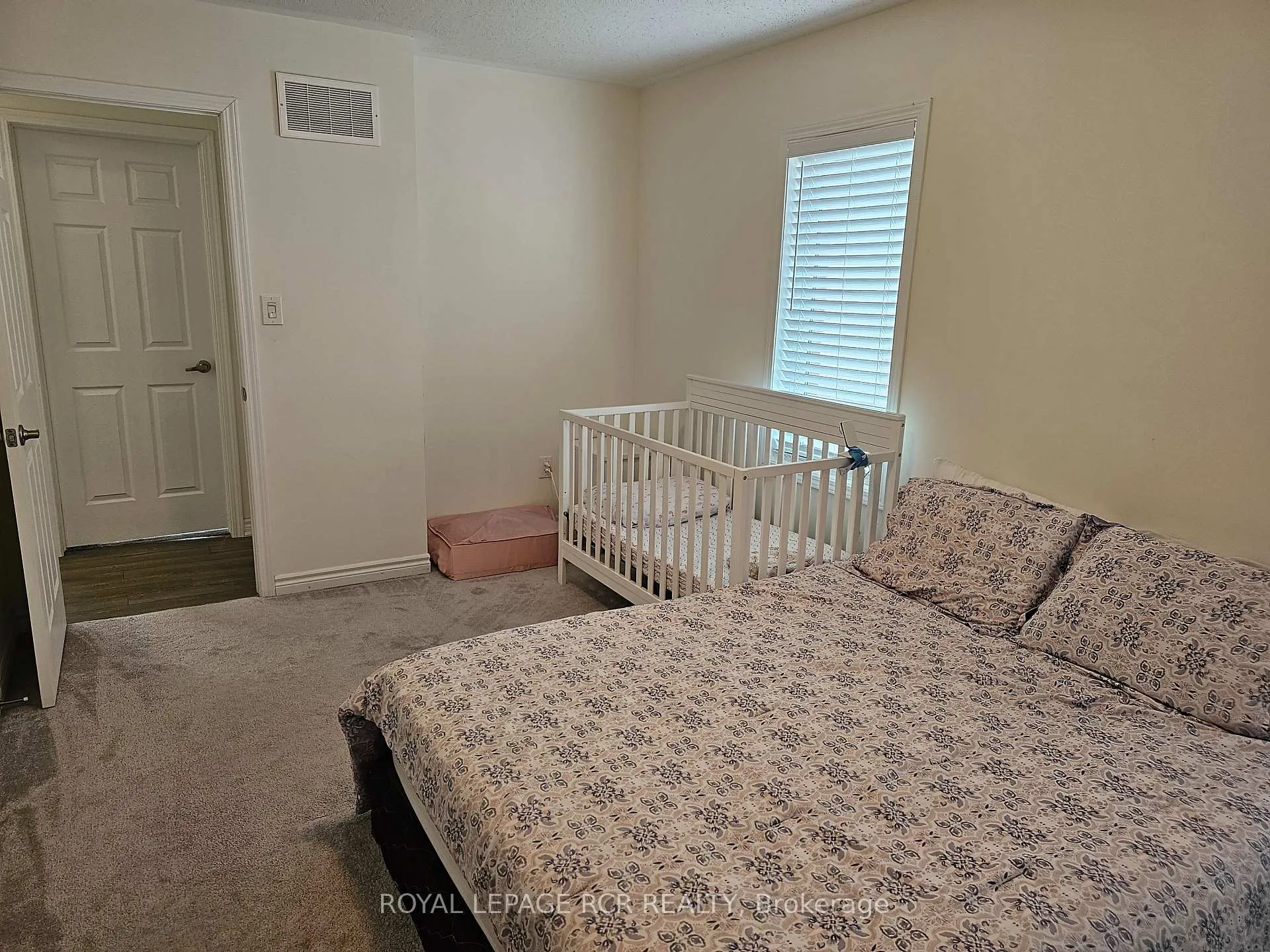 Photo 7 of 22 Fusilier Drive, Scarborough, Clairlea-Birchmount — HOMEH
