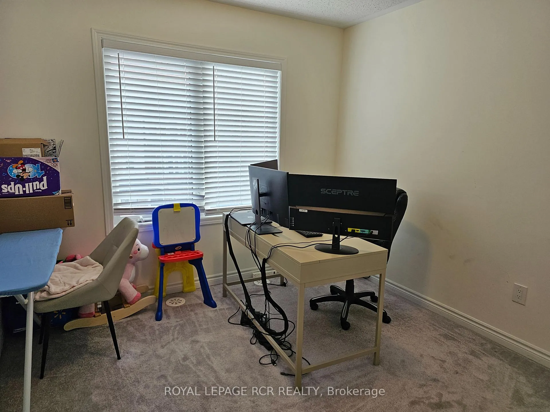 Photo 10 of 22 Fusilier Drive, Scarborough, Clairlea-Birchmount — HOMEH