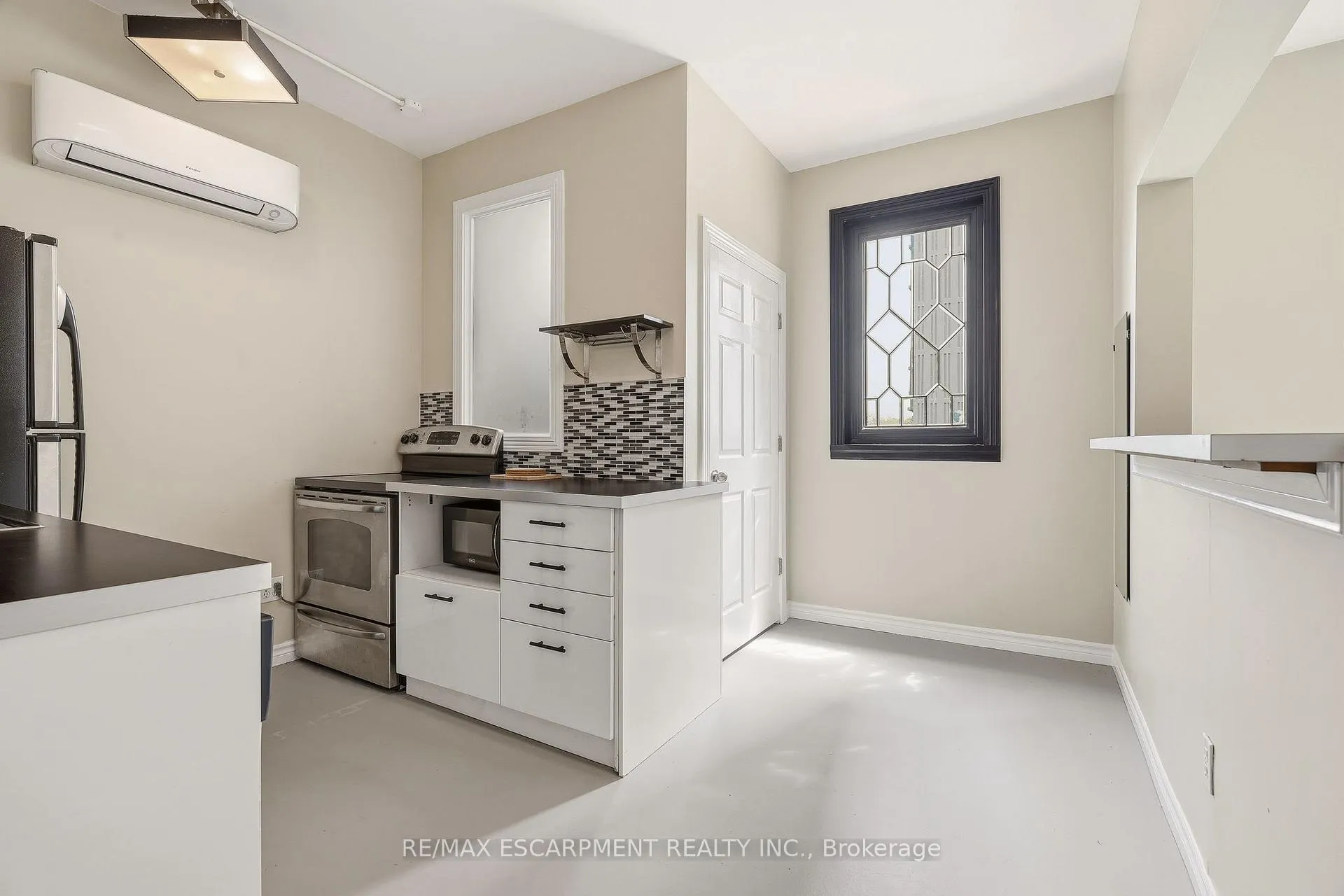 Photo 3 of 192 Catharine Street, Hamilton, Corktown — HOMEH