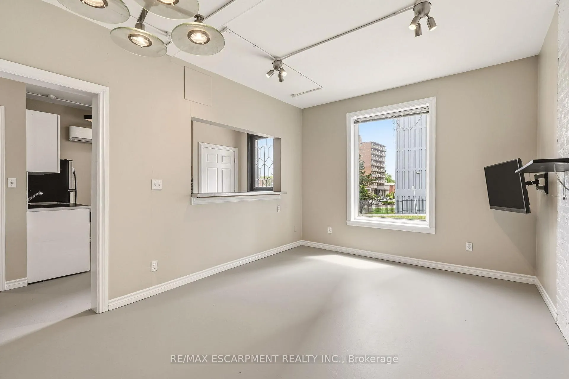 Photo 7 of 192 Catharine Street, Hamilton, Corktown — HOMEH