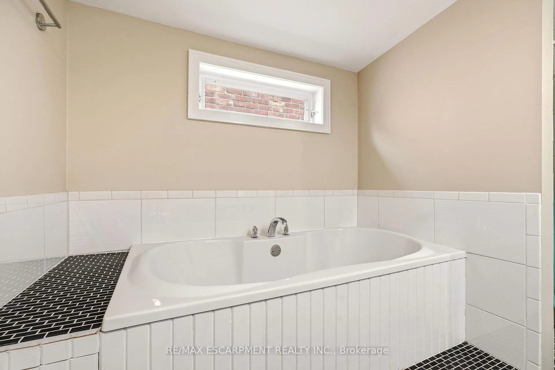Photo 32 of 192 Catharine Street, Hamilton, Corktown — HOMEH