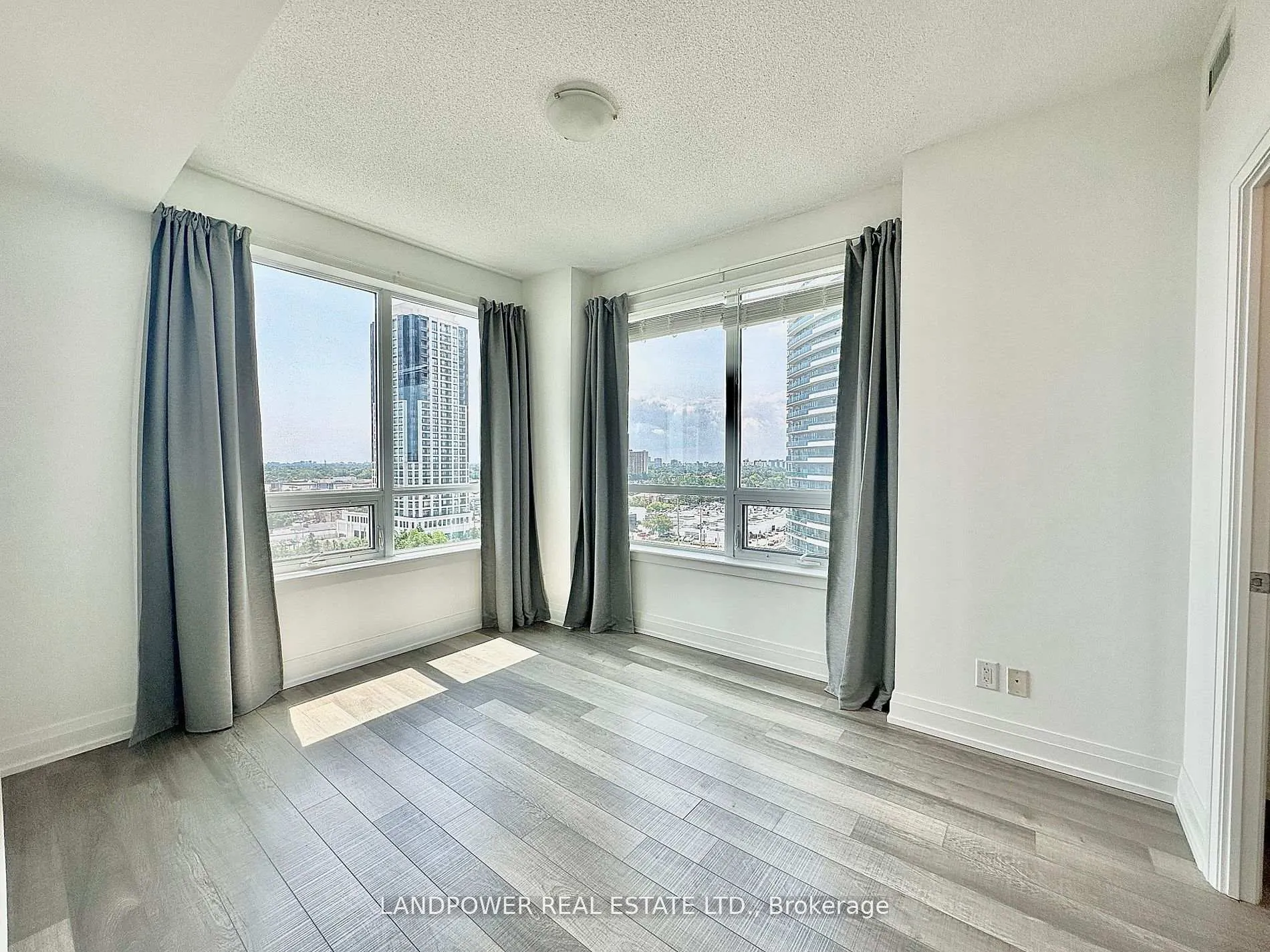Photo 5 of Unit 1109, 7167 Yonge Street, Markham, Grandview — HOMEH