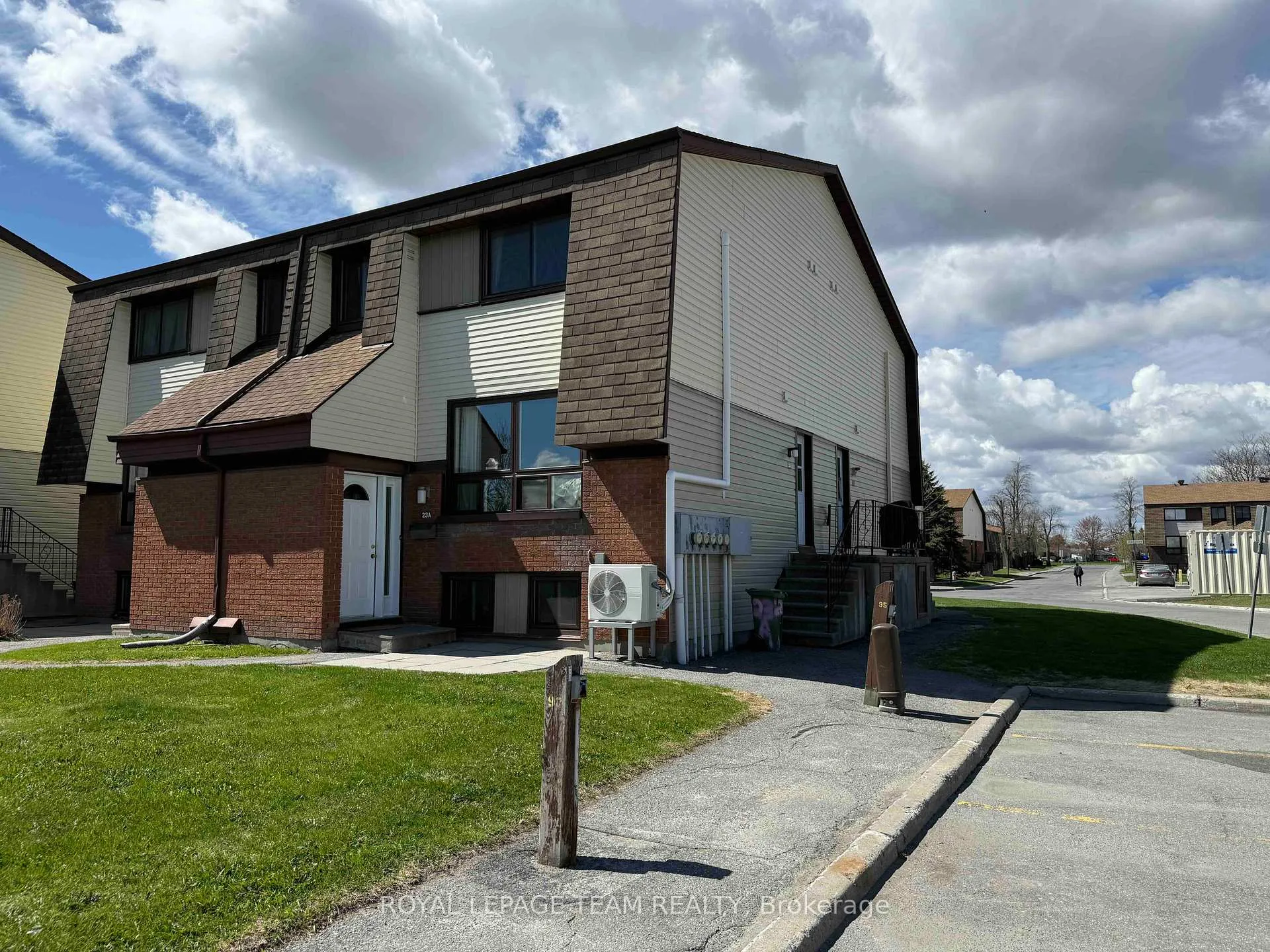 Photo 1 of 23A Woodvale Green, Ottawa, Craig Henry/Woodvale — HOMEH