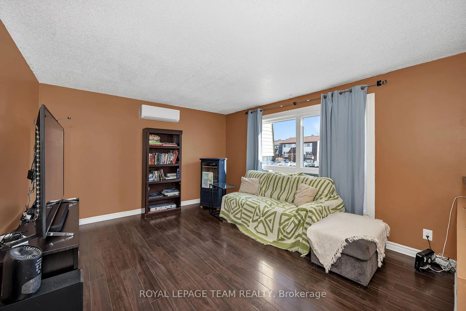Photo 2 of 23A Woodvale Green, Ottawa, Craig Henry/Woodvale — HOMEH