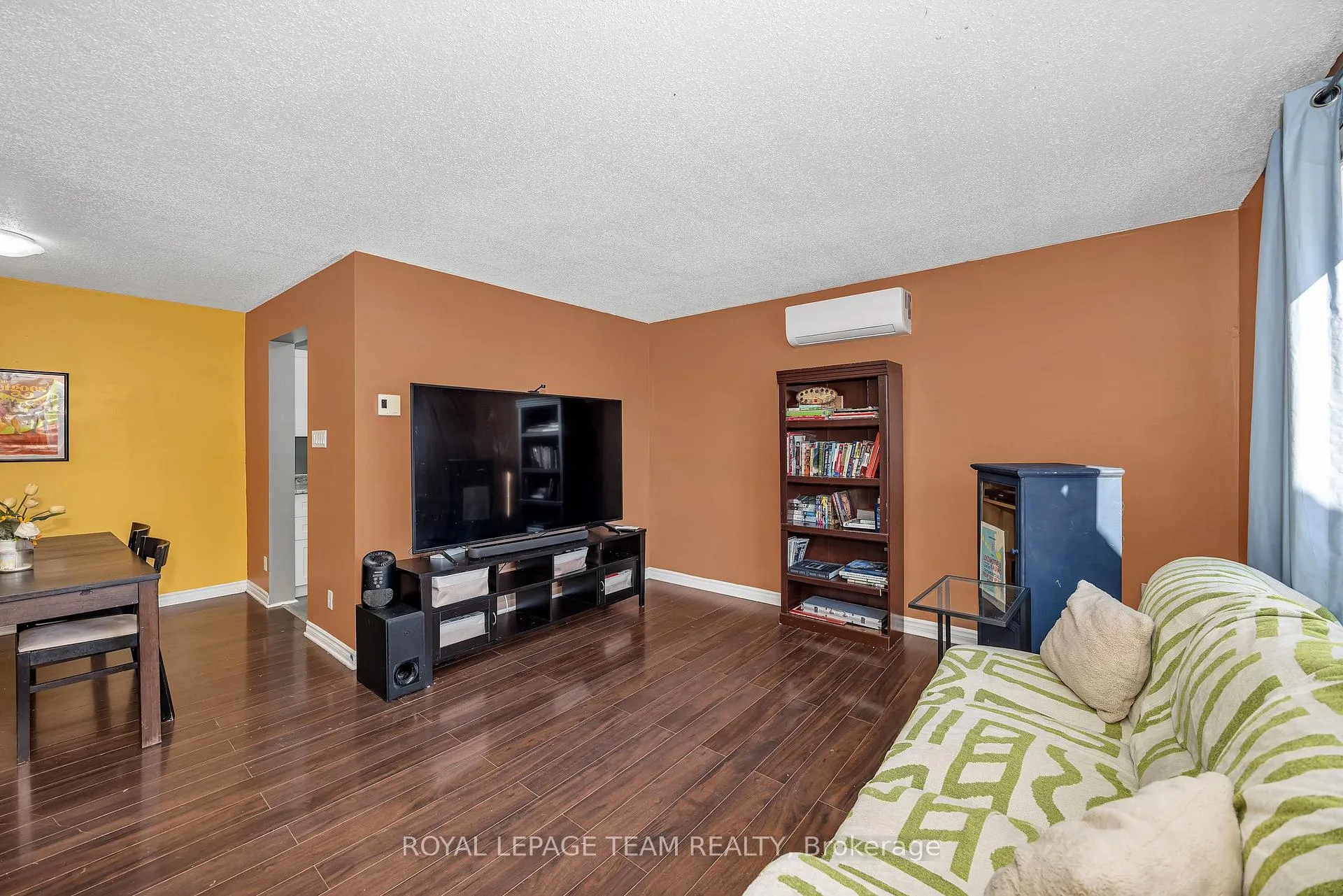 Photo 3 of 23A Woodvale Green, Ottawa, Craig Henry/Woodvale — HOMEH